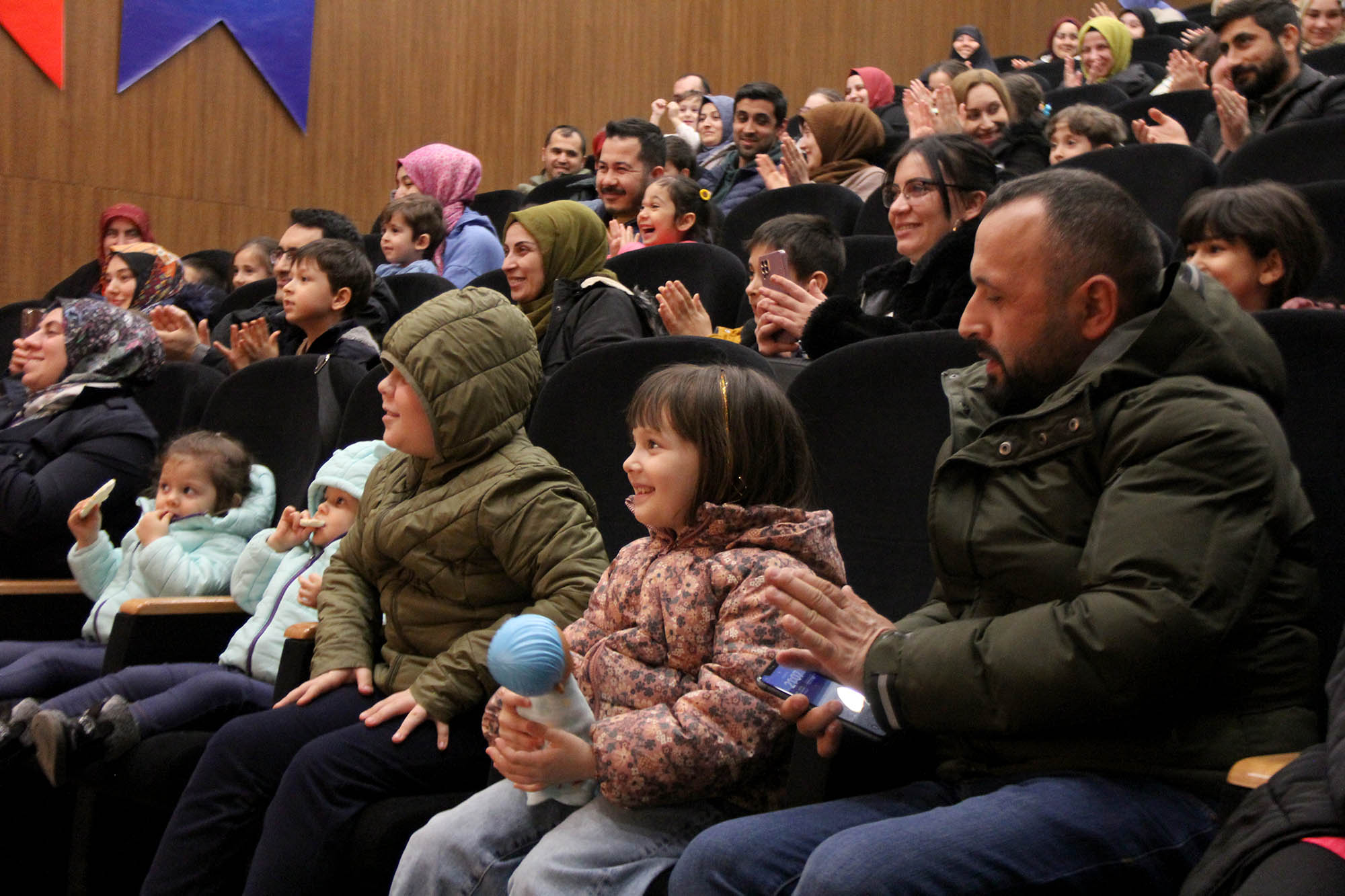 Akyazı’da gölge oyunu ve konserle keyif dolu bir Ramazan akşamı
