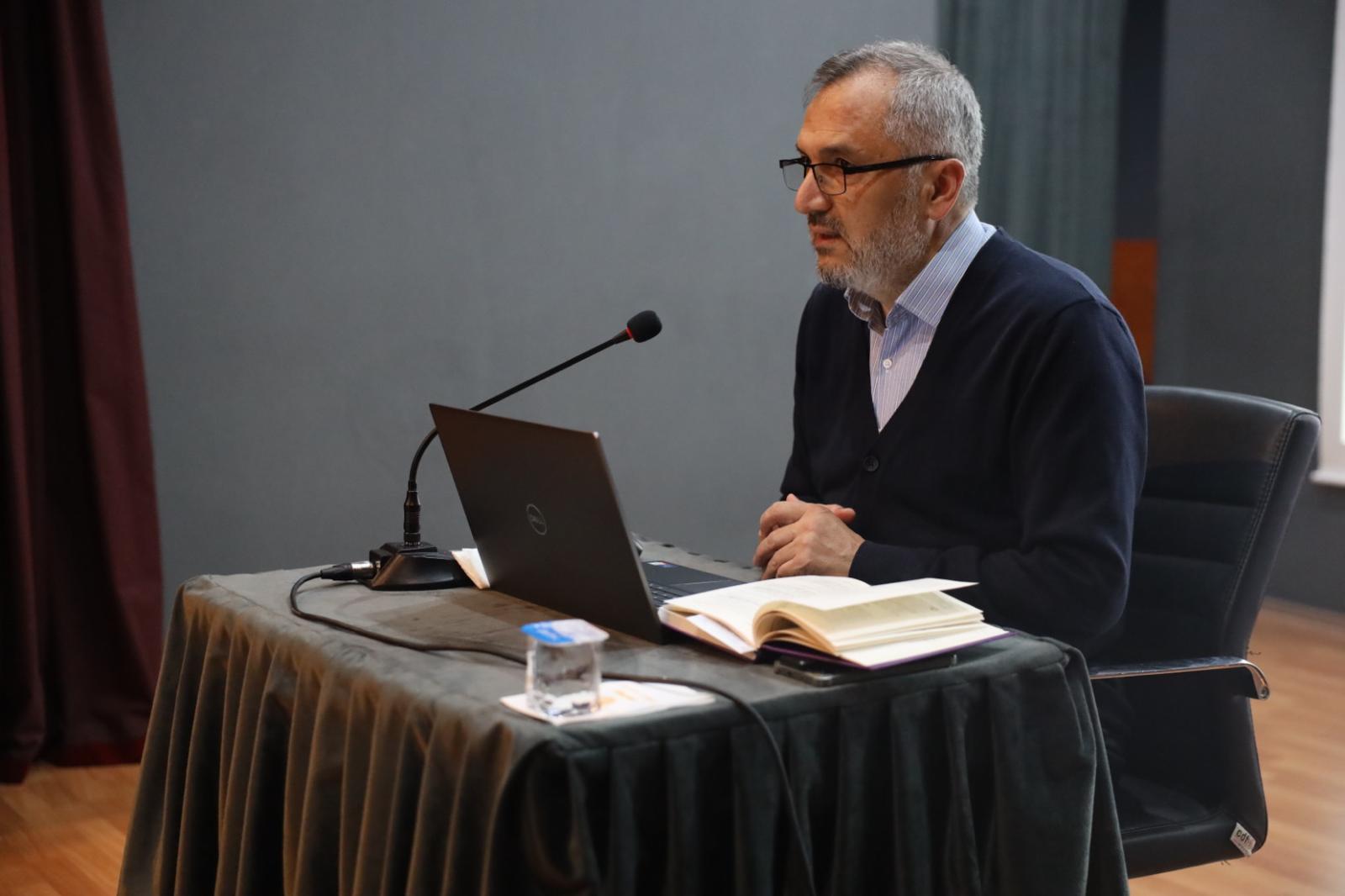 Akademi’de ilk ders Mesnevi: “Kendini bilmenin rehberi”