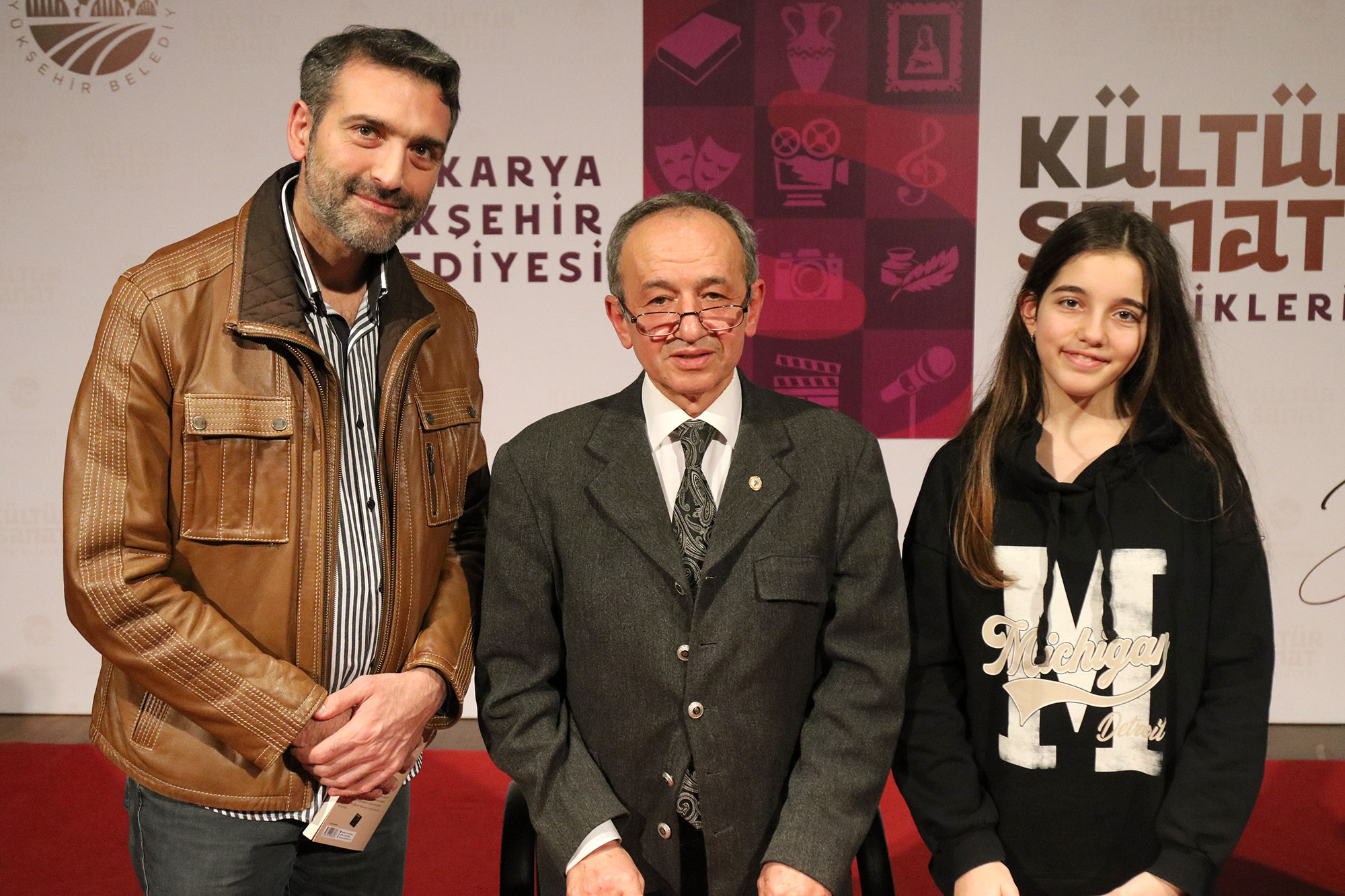 Yazar Yalsızuçanlar Sakaryalı okurlarıyla buluştu