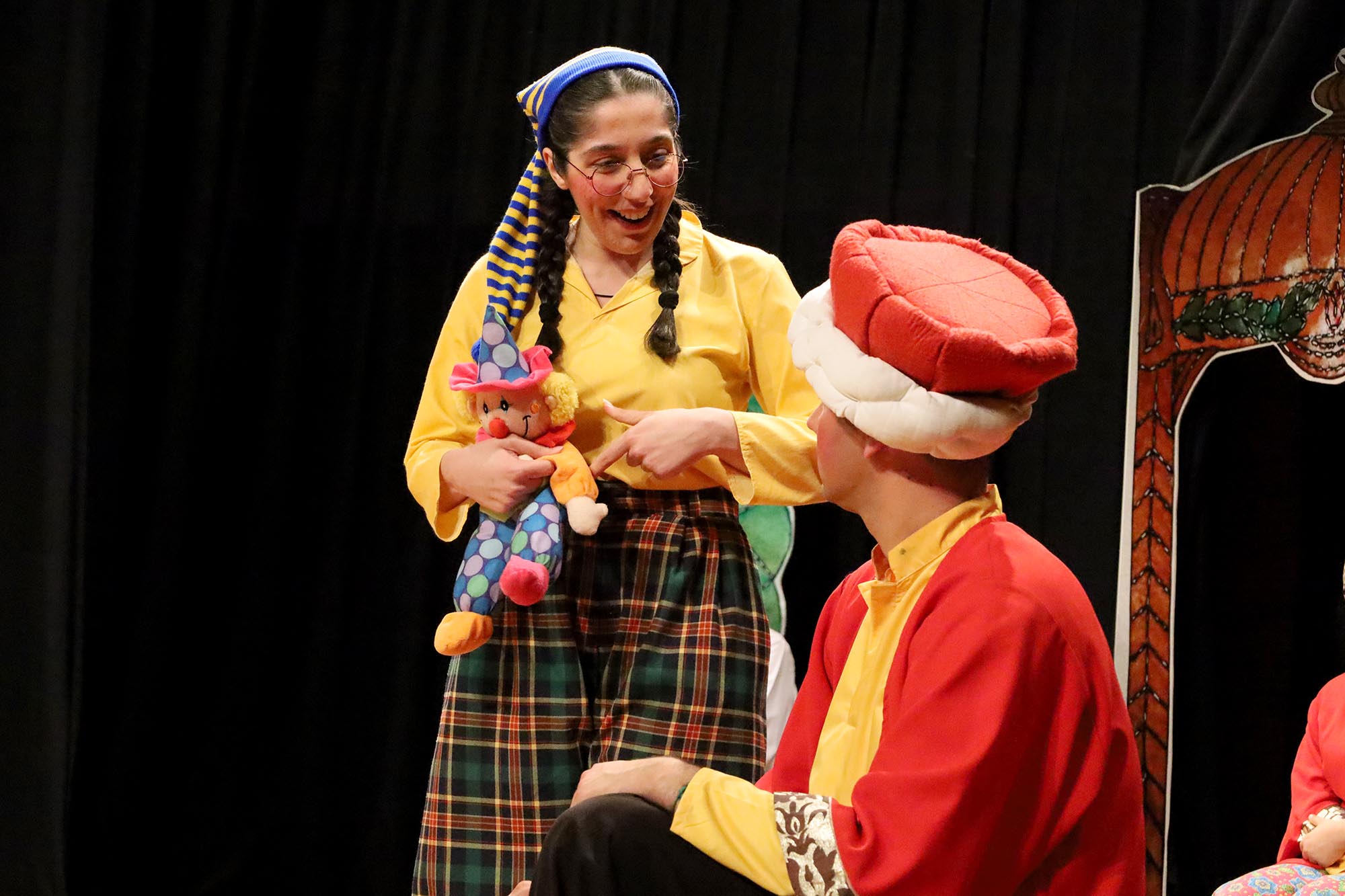 Genç tiyatrocuların sahnesi büyük beğeni topladı