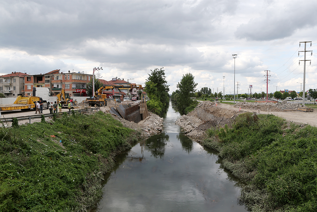 Duble yol ve kavşak çalışmasına devam