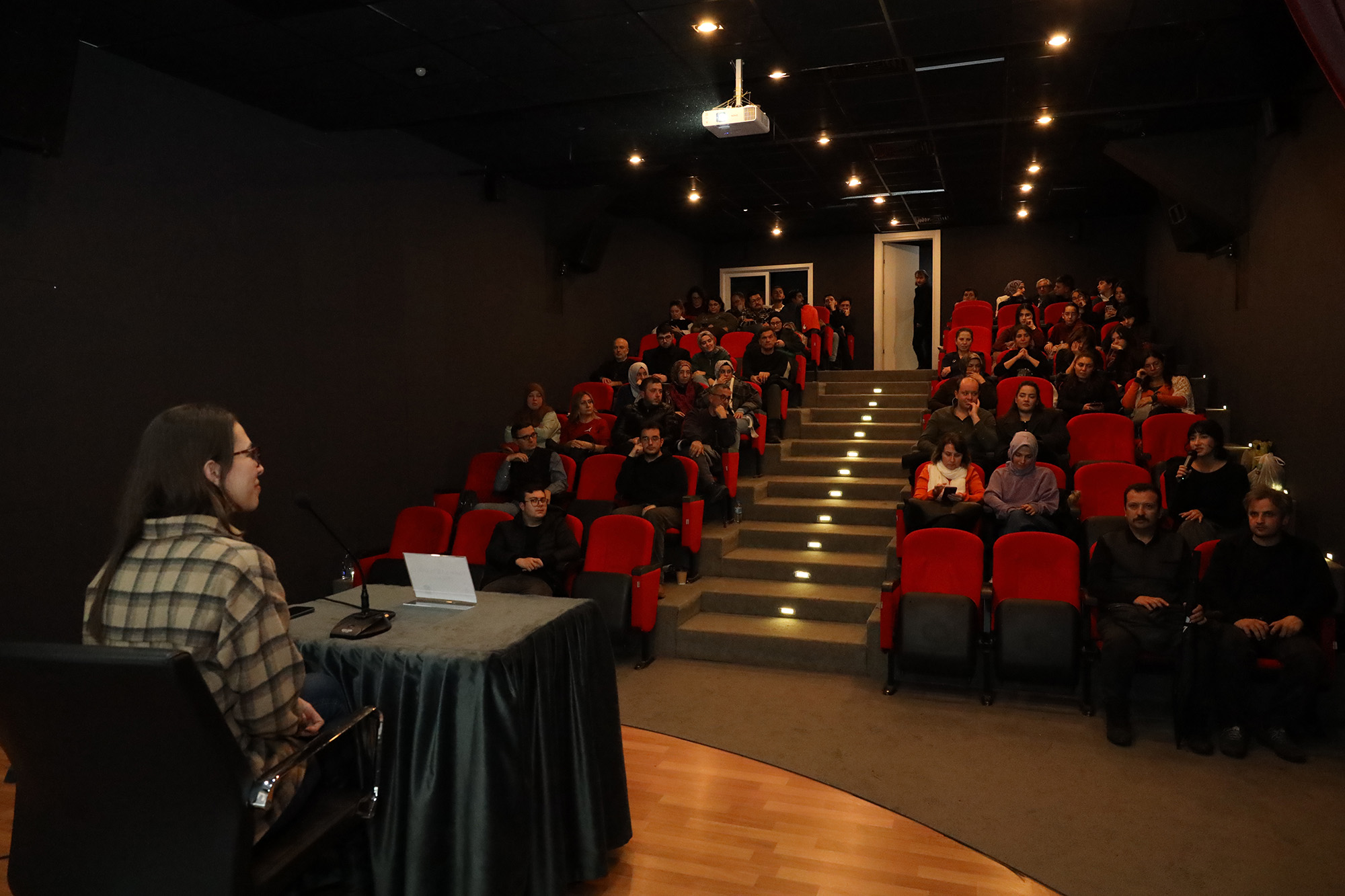 “Bildiğin Gibi Değil” OSM’de izlendi: Hafıza ve kardeşlik üzerine bir film