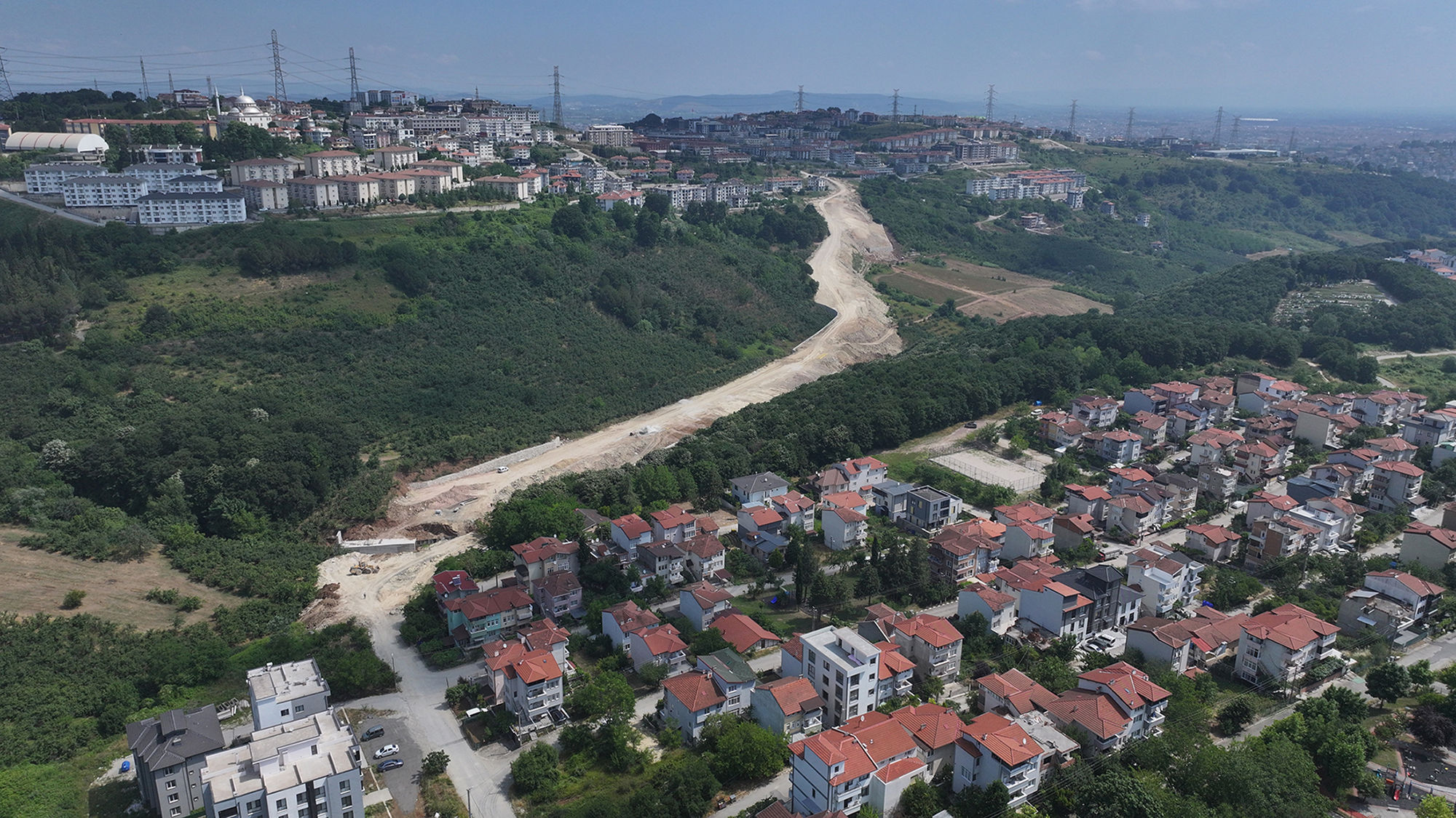 Beşköprü ulaşımı için yepyeni bir döneme adım adım: 14 metrelik istinat duvarı tamam, altyapı bitiyor