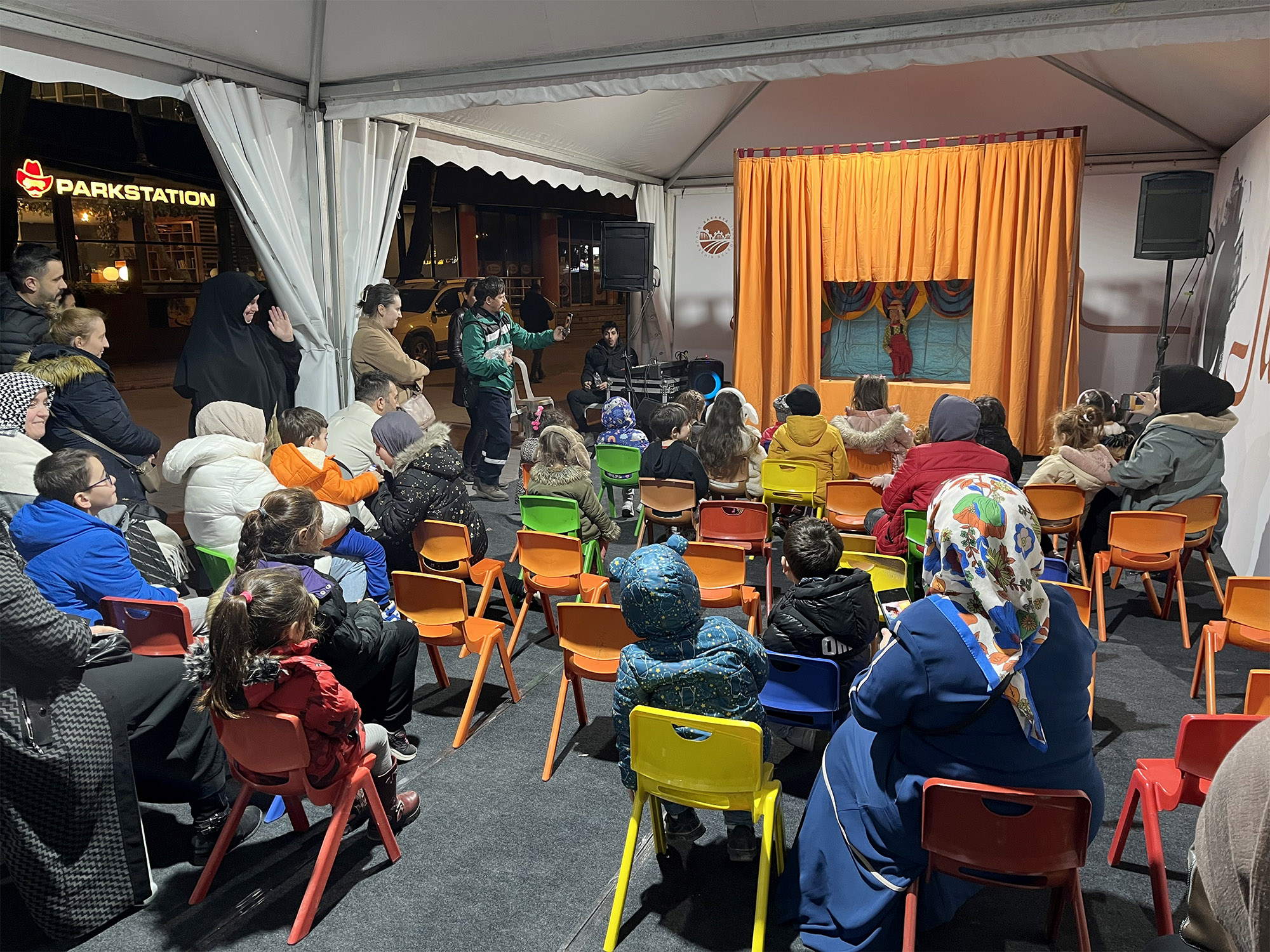 Ramazan Sokağı’nda minikleri kahkahaya boğan gösteri