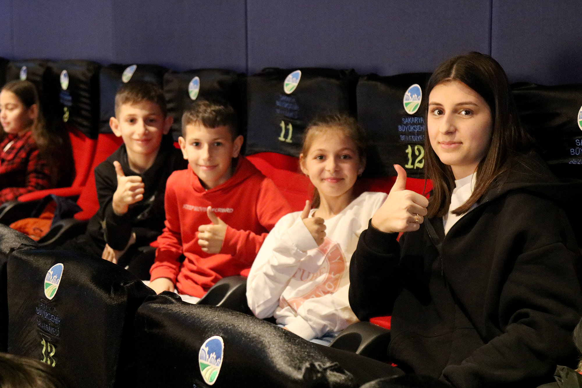 Karne heyecanı yaşayan minikler film gösteriminde buluştu