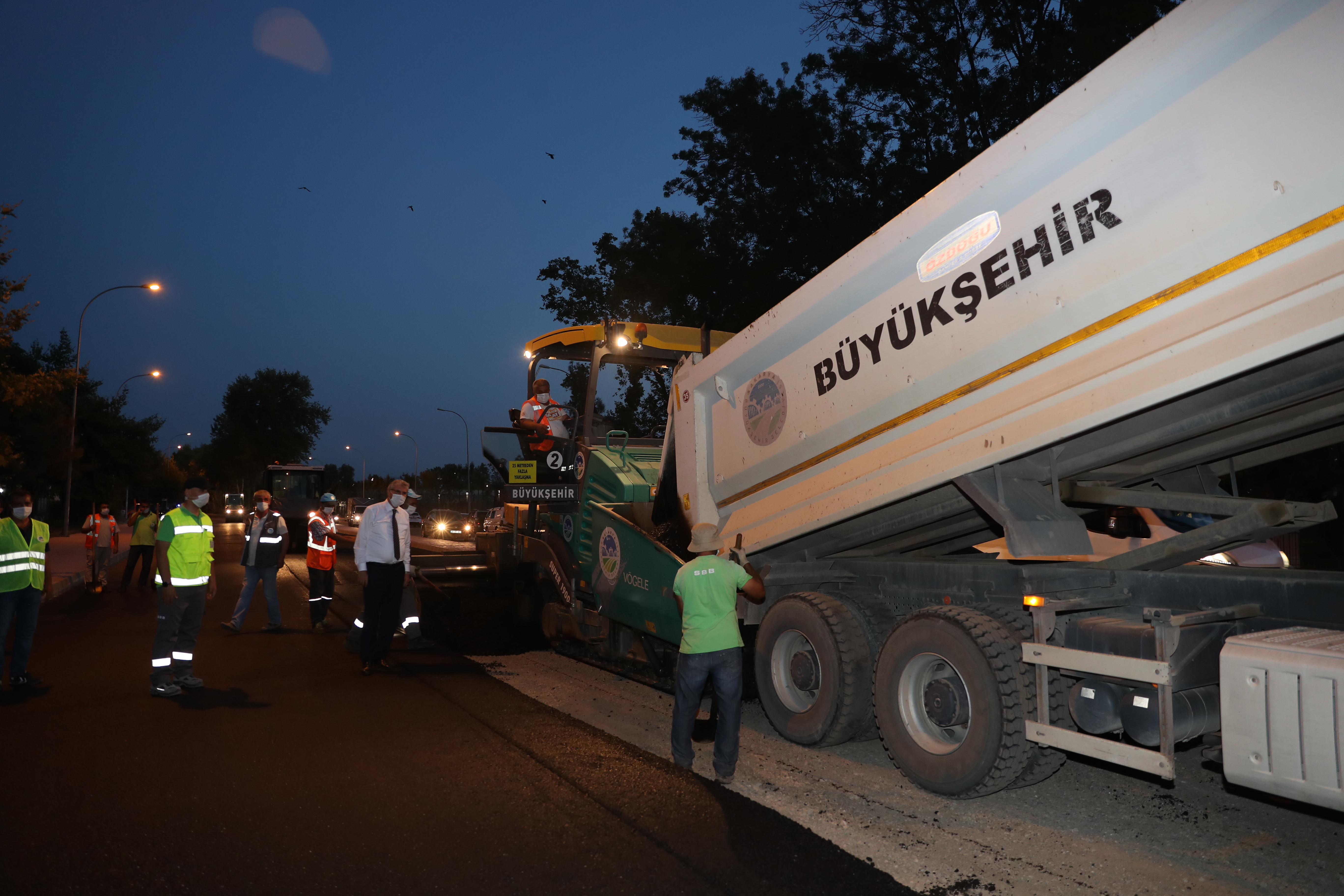 Yazlık Caddesi’nde gece mesaisi