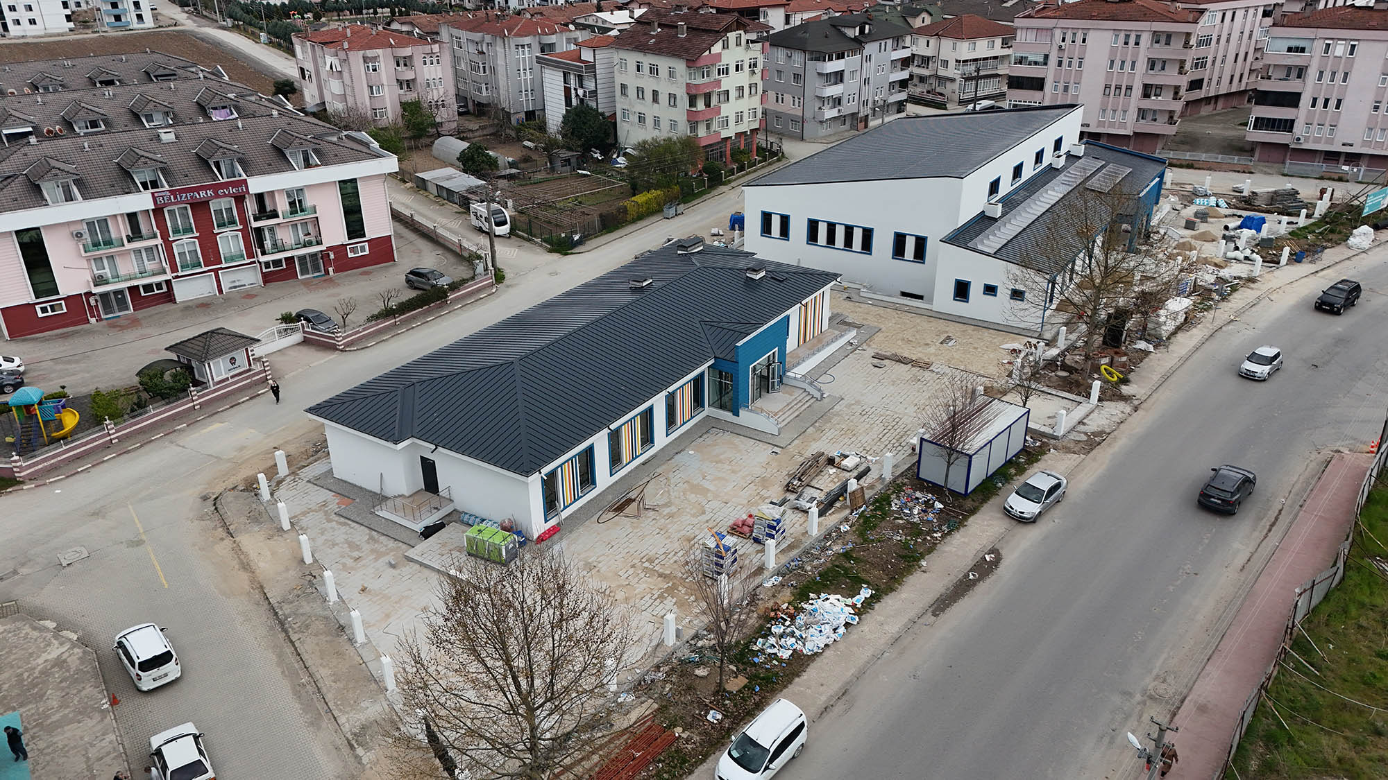 Arifiye Yüzme Havuzu ve Gençlik Merkezi hızla tamamlanıyor