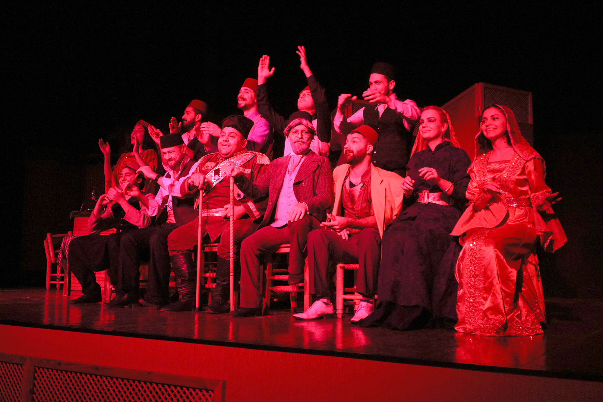 Gün boyu devam etti; Büyükşehir’den tiyatro şöleni