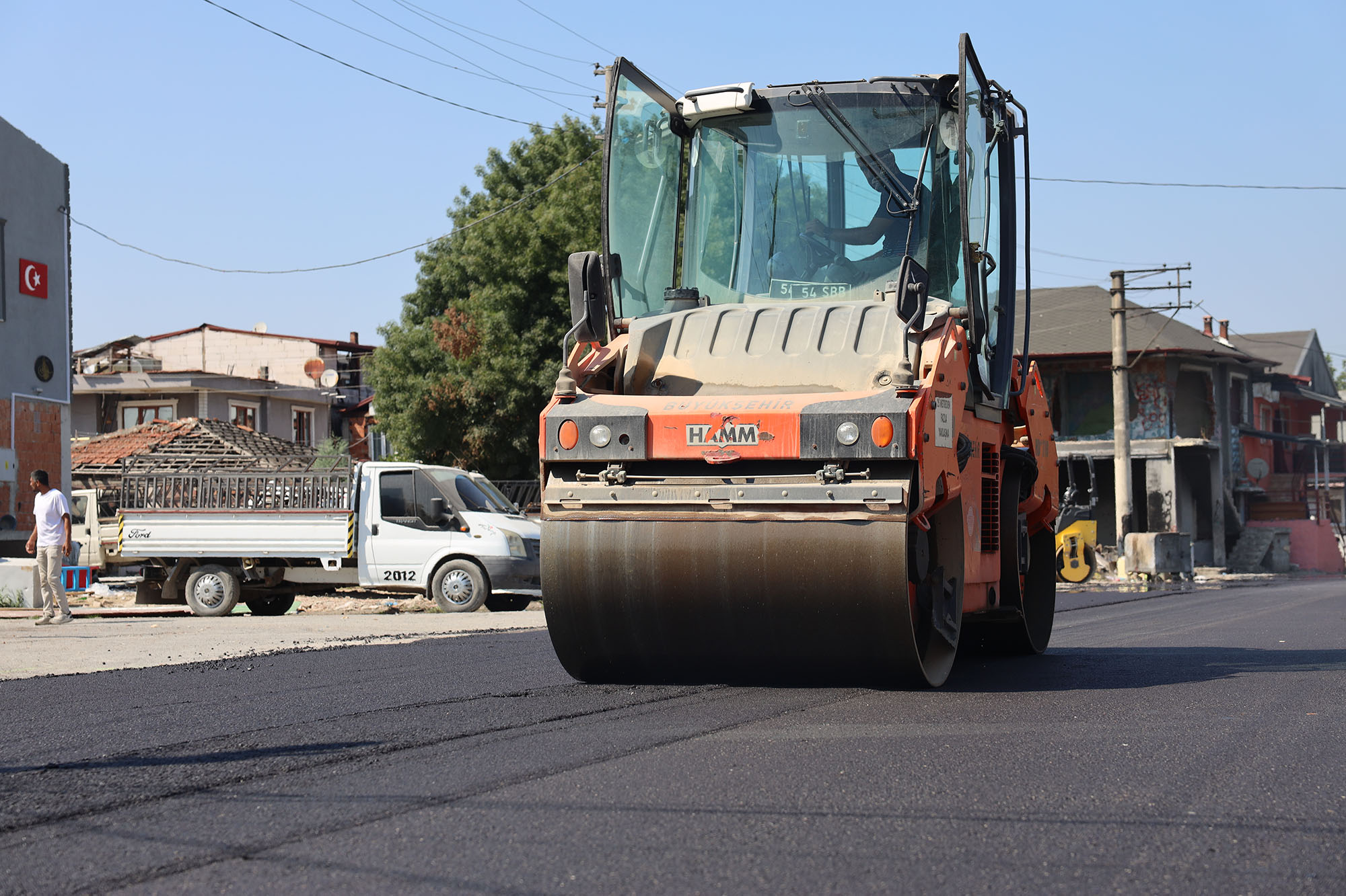 Erenler’de 19 sokağın altyapı ve üstyapısına Büyükşehir eli