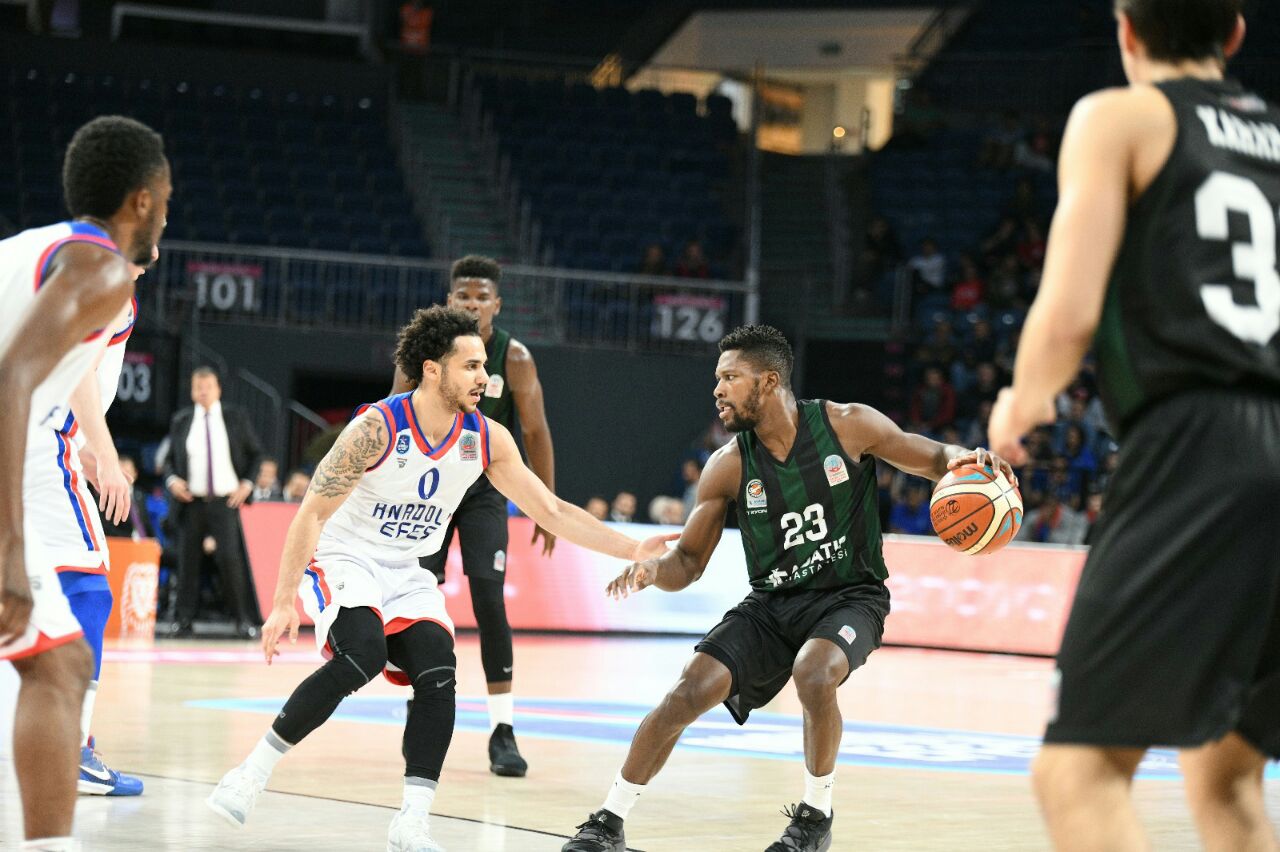 Büyükşehir Efes’i İstanbul’da devirdi