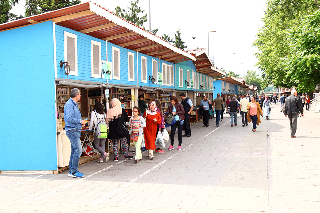 Keyifli Ramazan günlerinin adresi: ‘Kitap Sokağı’