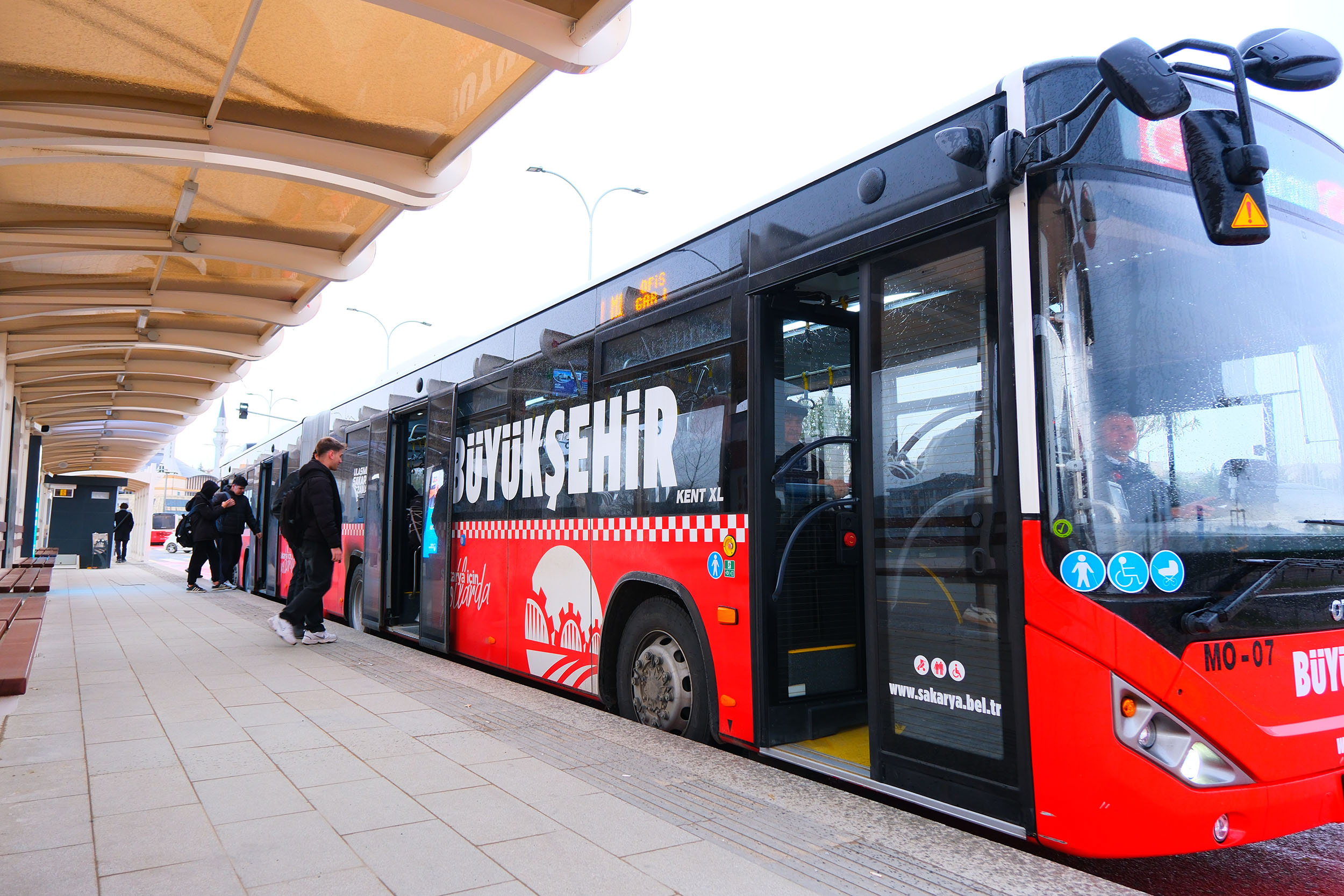 Sakarya’da metrobüsle 1 yıl: Rekor üstüne rekor kırdı….
