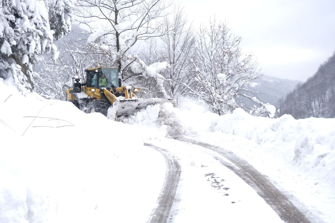 42 grup yolu ulaşıma açıldı