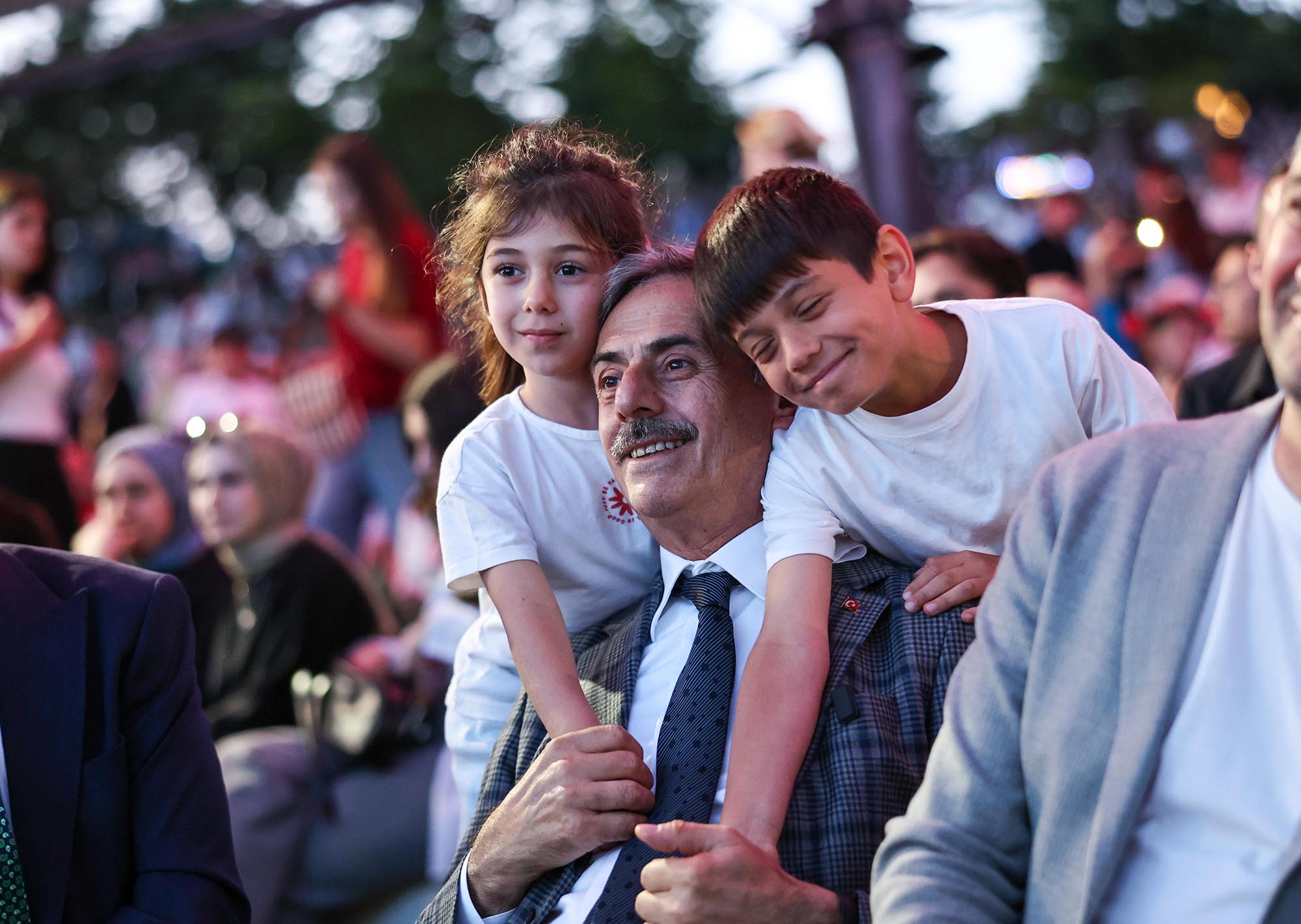 Vadideki dünya sahnesi İlyas Yalçıntaş konseri ve sahne şovlarıyla şölene dönüştü