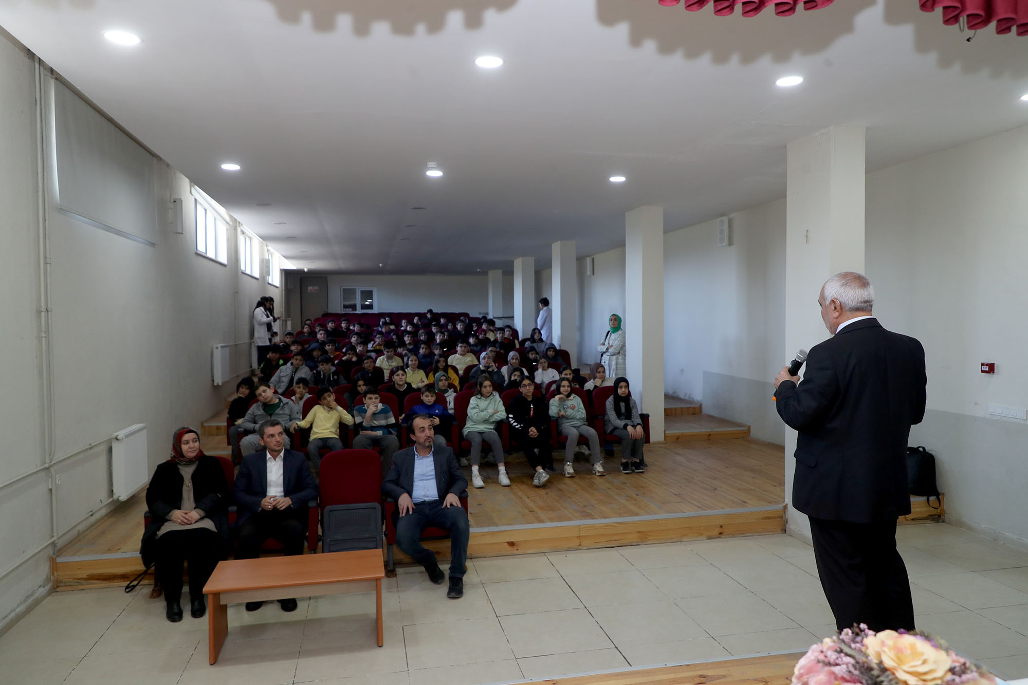 Büyükşehir harekete geçti, o okula neşe geldi