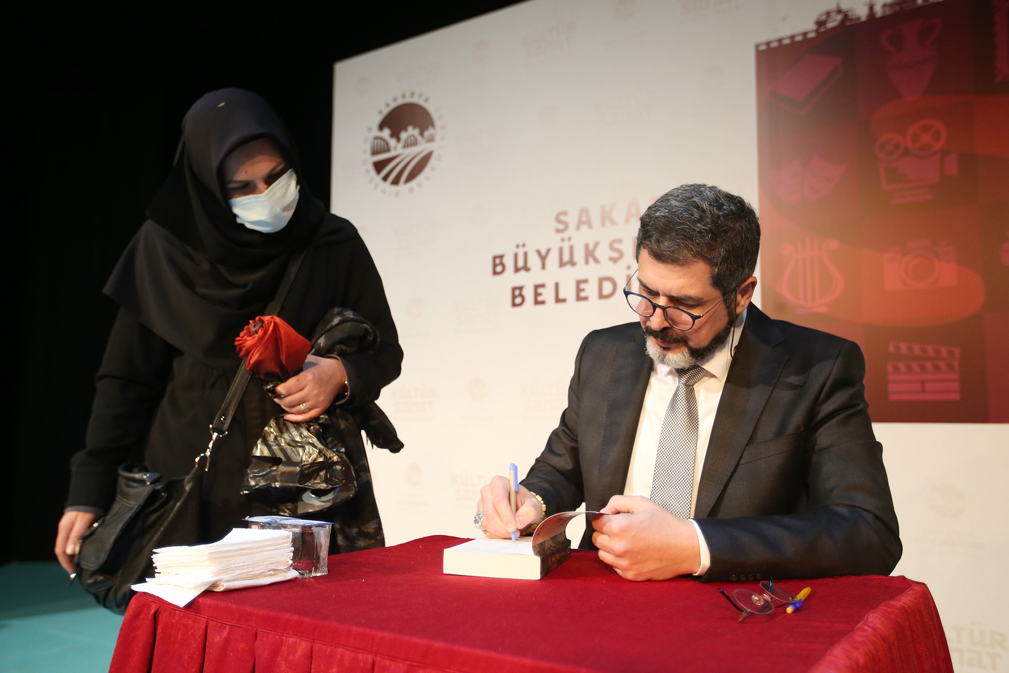 Büyükşehir Belediyesi düzenlediği konferansla Hz. Mevlana’yı andı