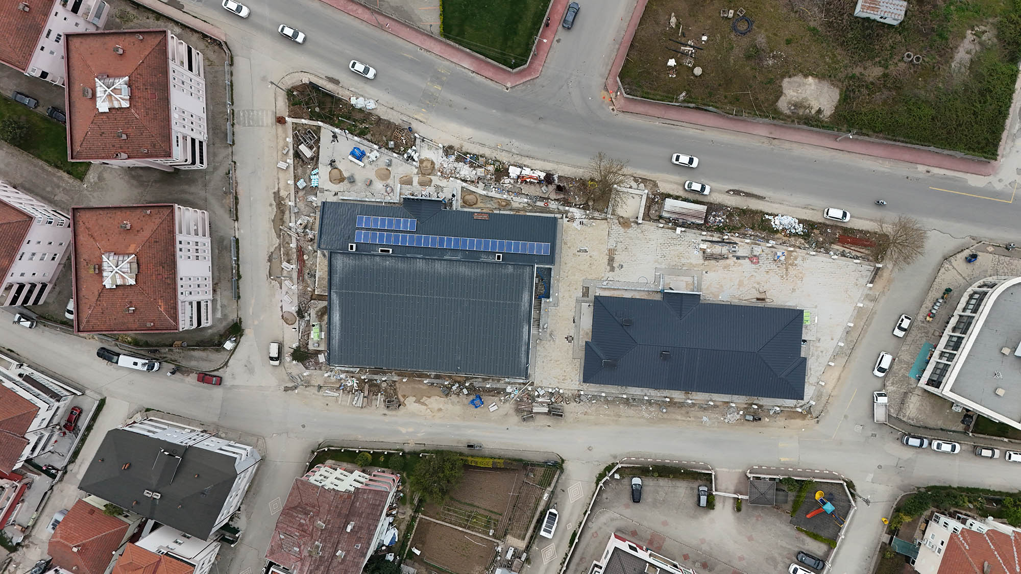 Arifiye Yüzme Havuzu ve Gençlik Merkezi hızla tamamlanıyor