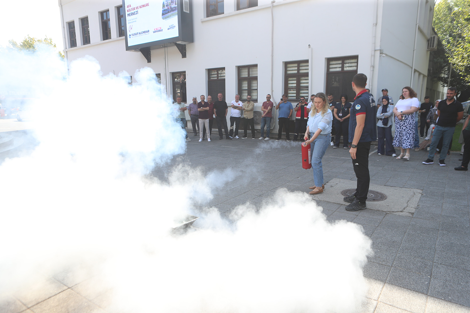 Büyükşehir çalışanlarına yangına karşı uygulamalı eğitim