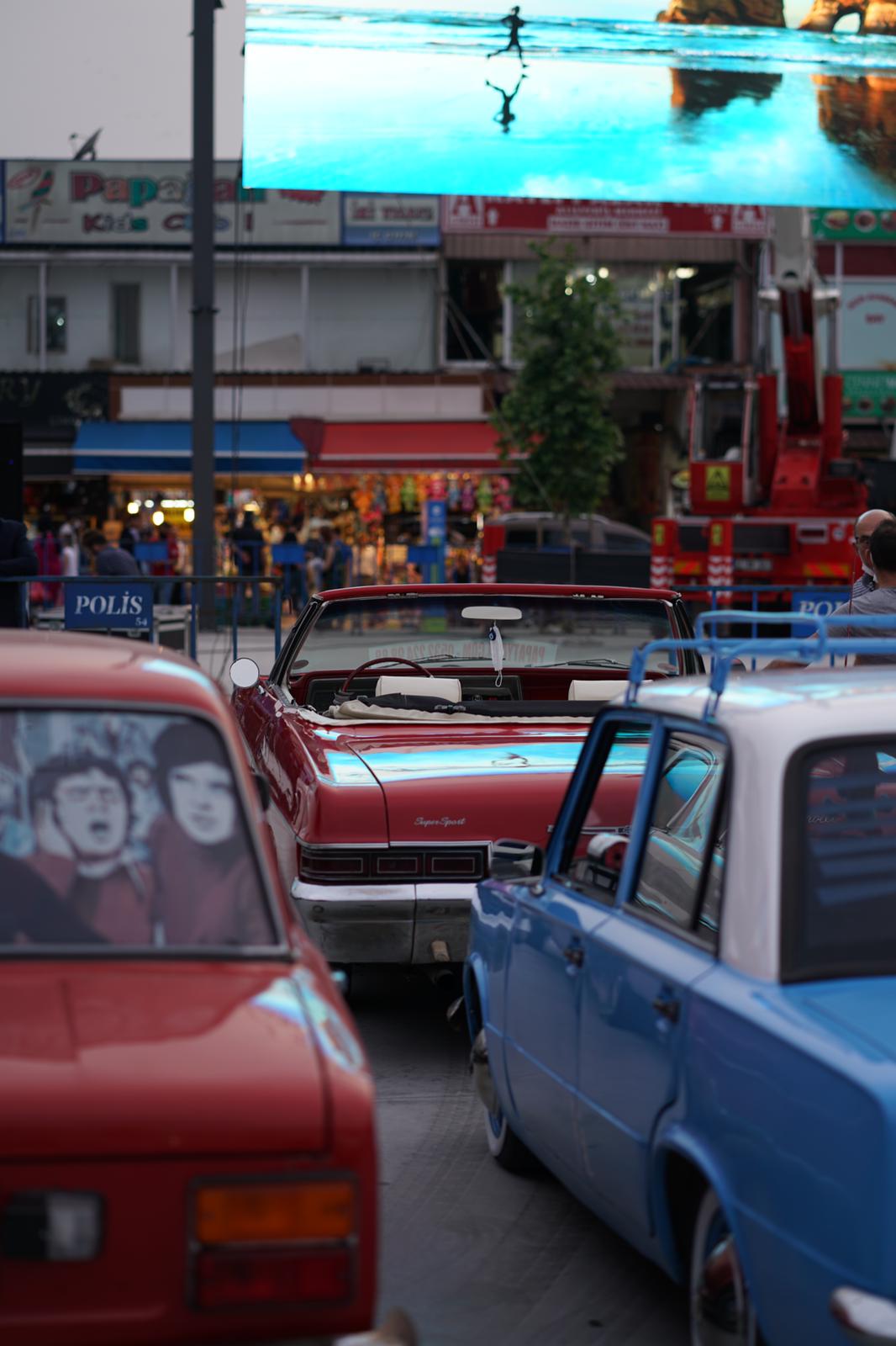 Arabalı sinema etkinliğine yoğun ilgi