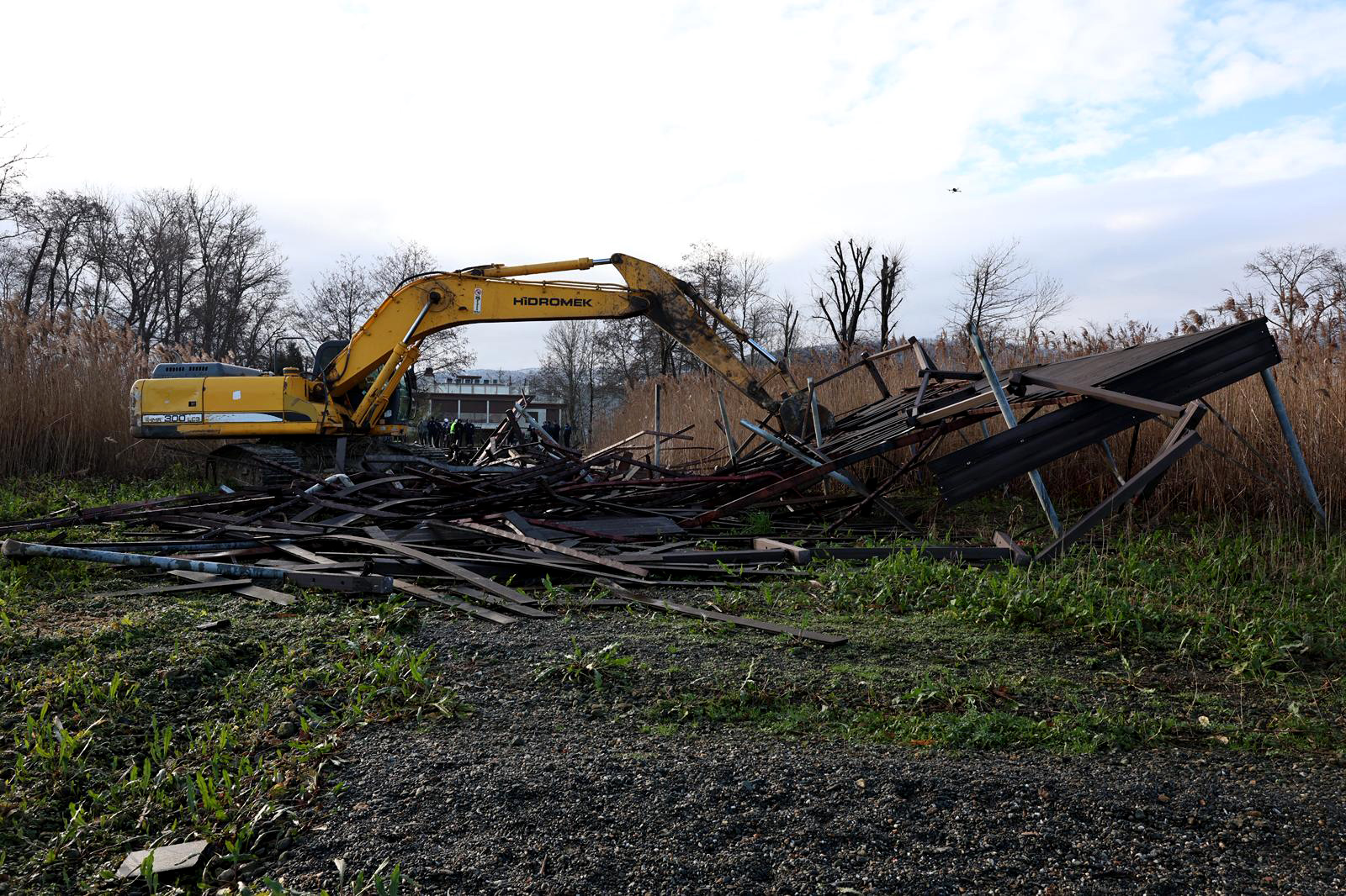 Sapanca Gölü kıyılarındaki kaçak yapılar kaldırılıyor