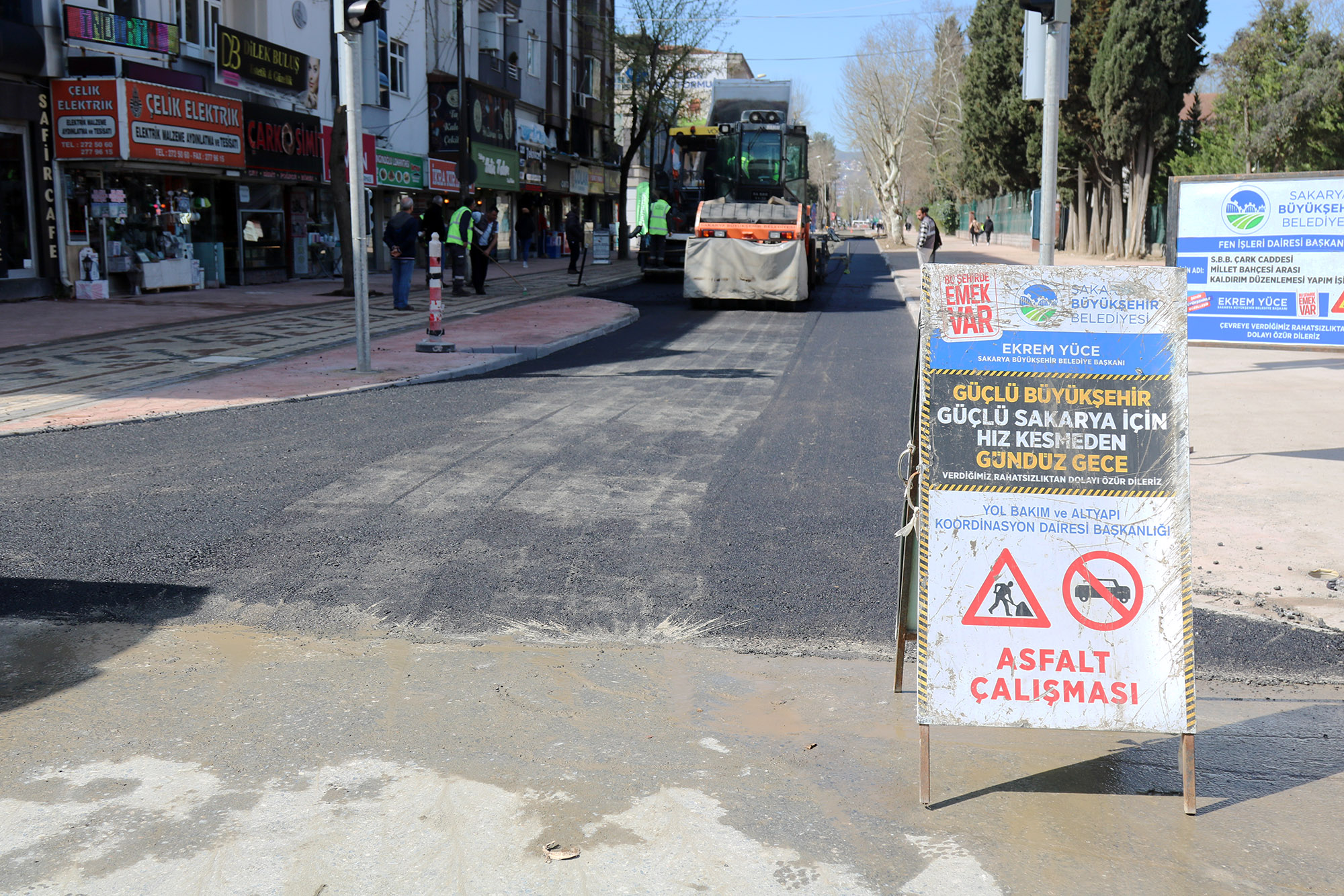 Çark Caddesi şimdi yeni yüzüyle: Kaldırım, yürüyüş yolu ve asfalt tamam