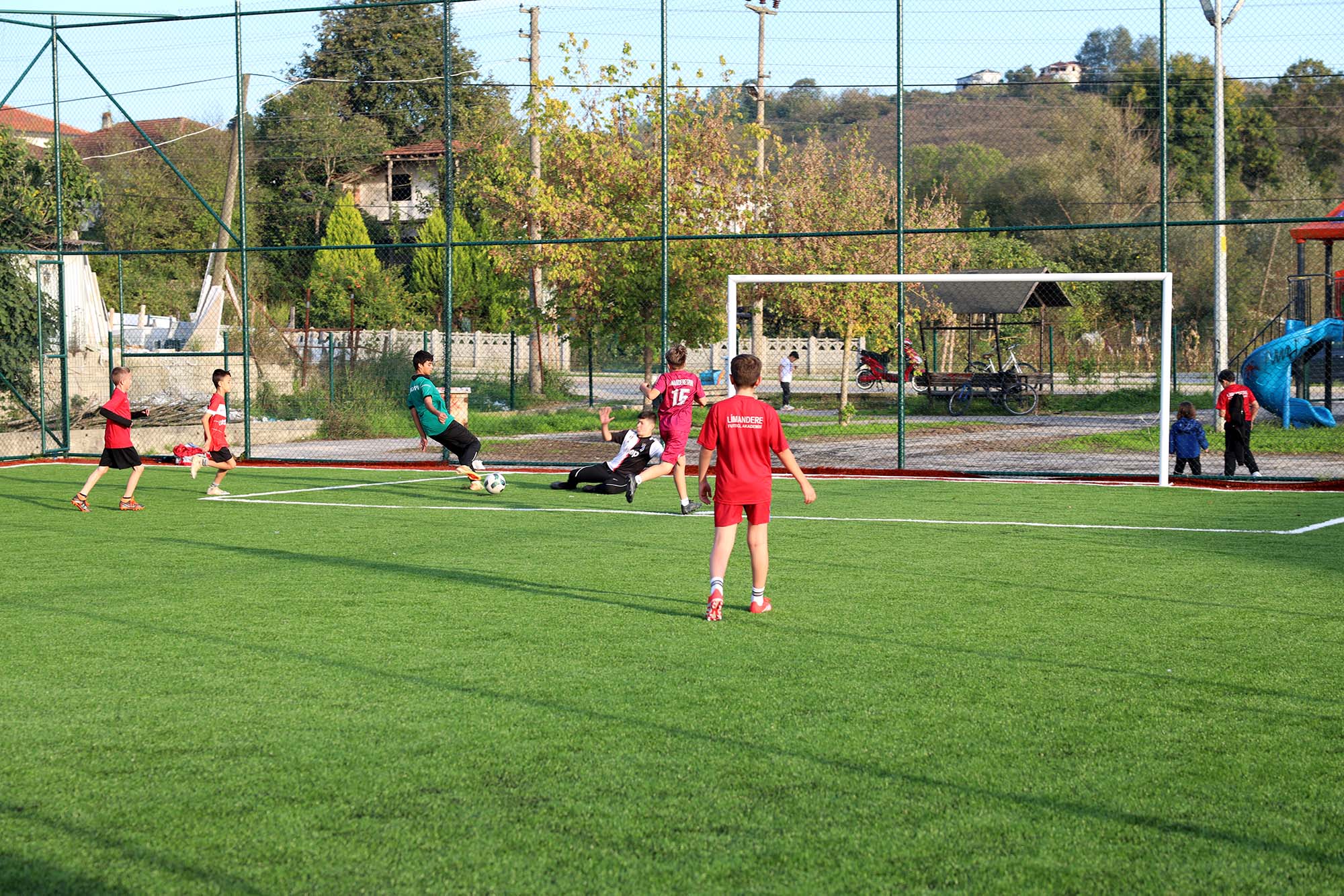 Karasu Limandere yeni spor tesisine kavuştu