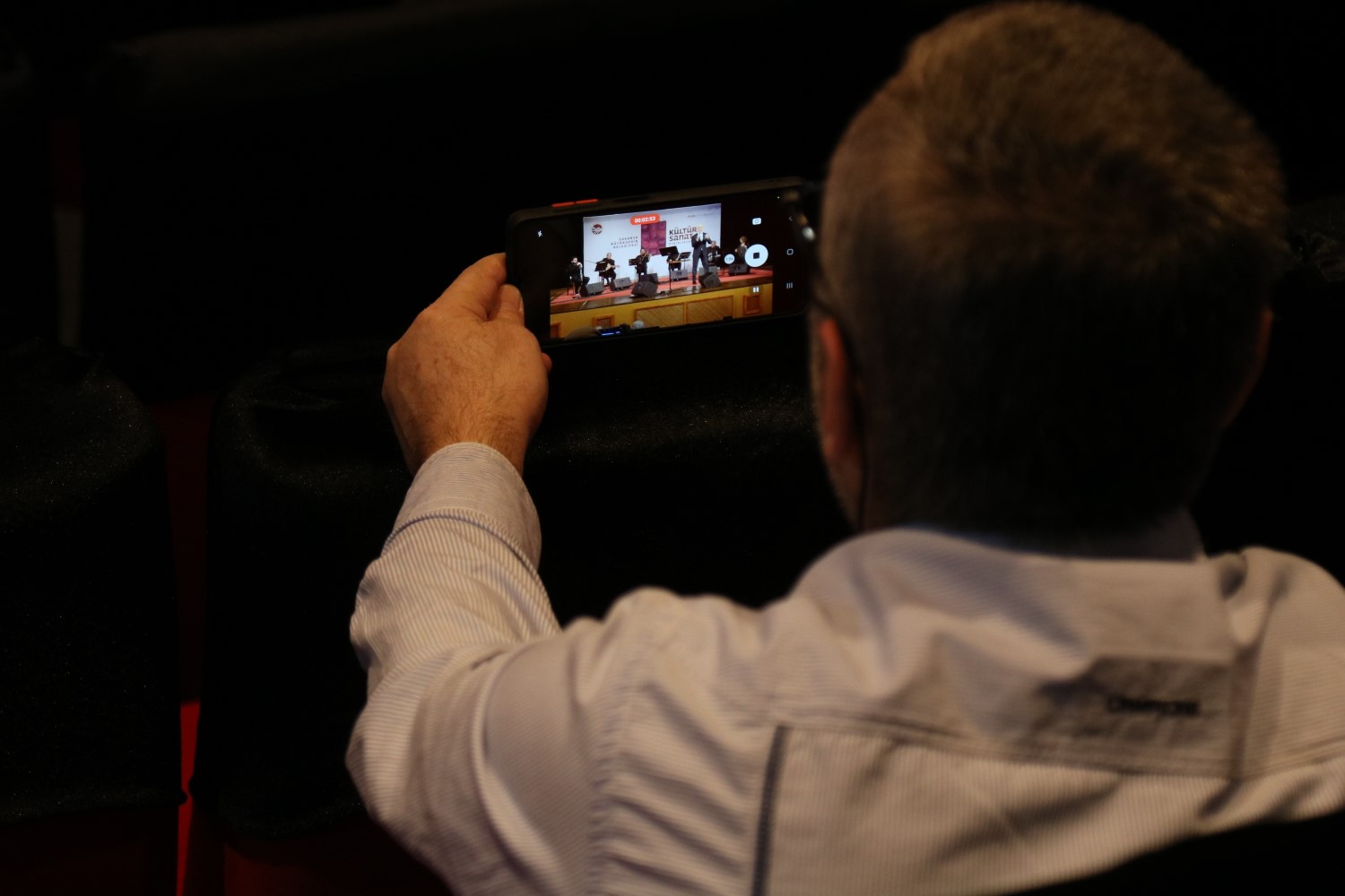 ‘Dilden Gönüle’ dinletisi kulakların pasını sildi