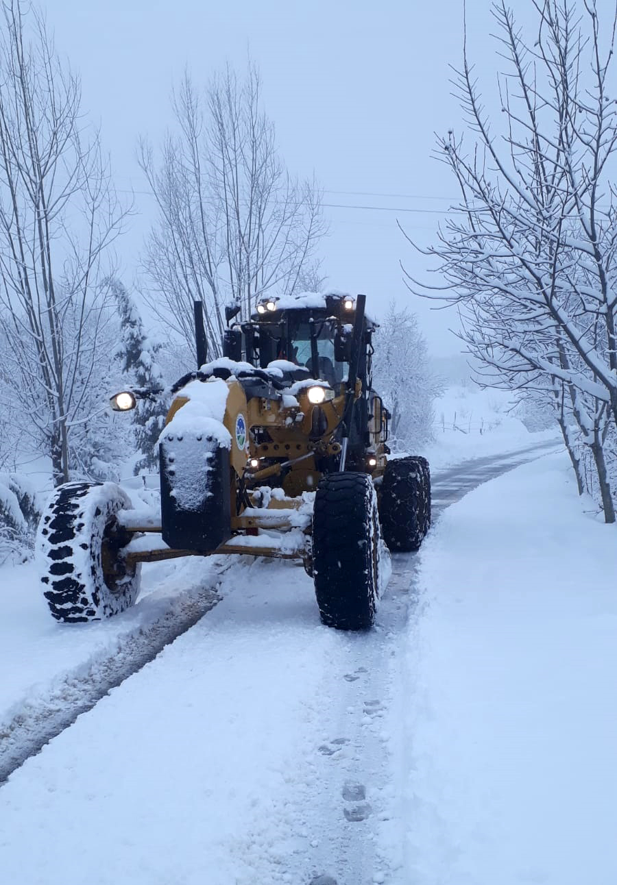 12 mahalle yolu ulaşıma açıldı