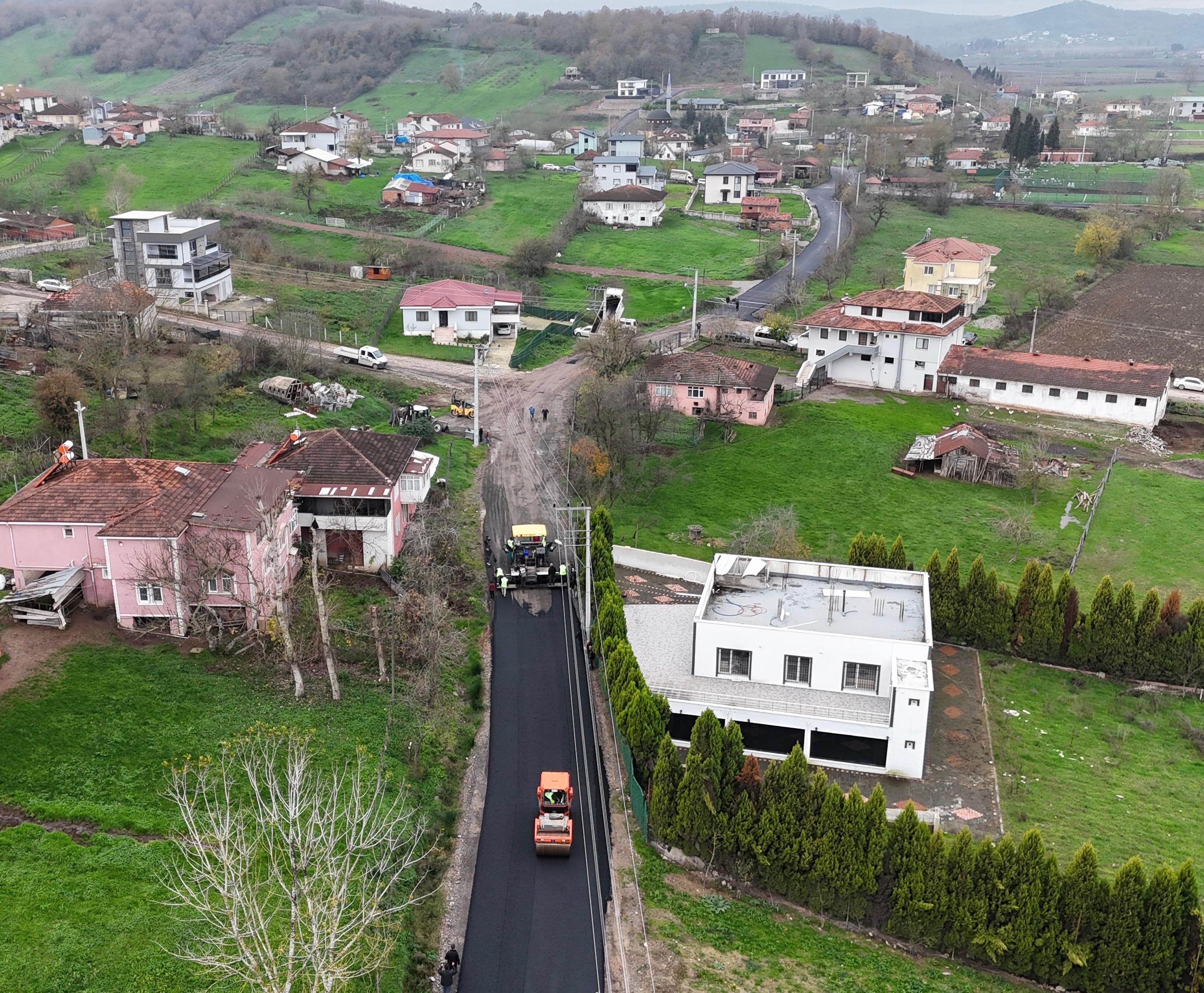 Büyükşehirle asfaltta bir bir arterleri yeniliyor: Sıra Söğütlü Rüstemler’de…