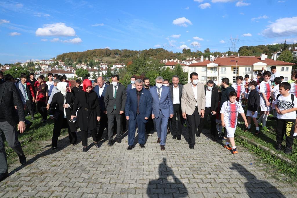 Başkan Yüce, Yenikent bölgesindeki mahalleleri ziyaret etti
