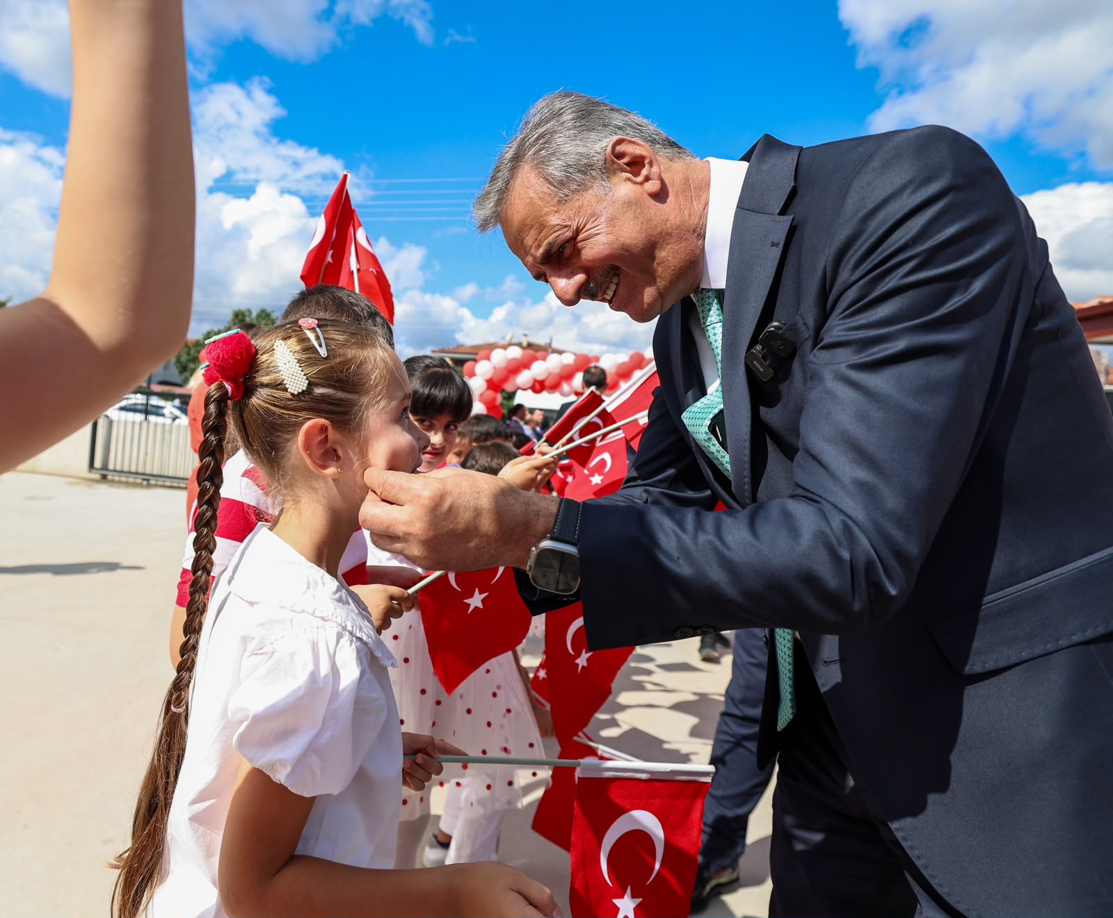 Alemdar, “Evlatlarımızın ve gençlerimizin her zaman, her alanda yanında olacağız”