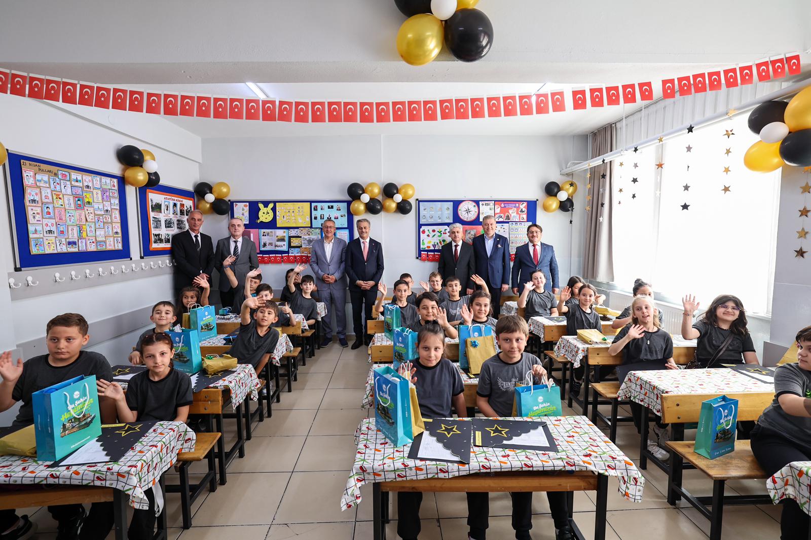 Yusuf Alemdar miniklerin karne heyecanına ortak oldu: “Geleceğin güçlü Türkiye’si için en büyük hazinemizsiniz”