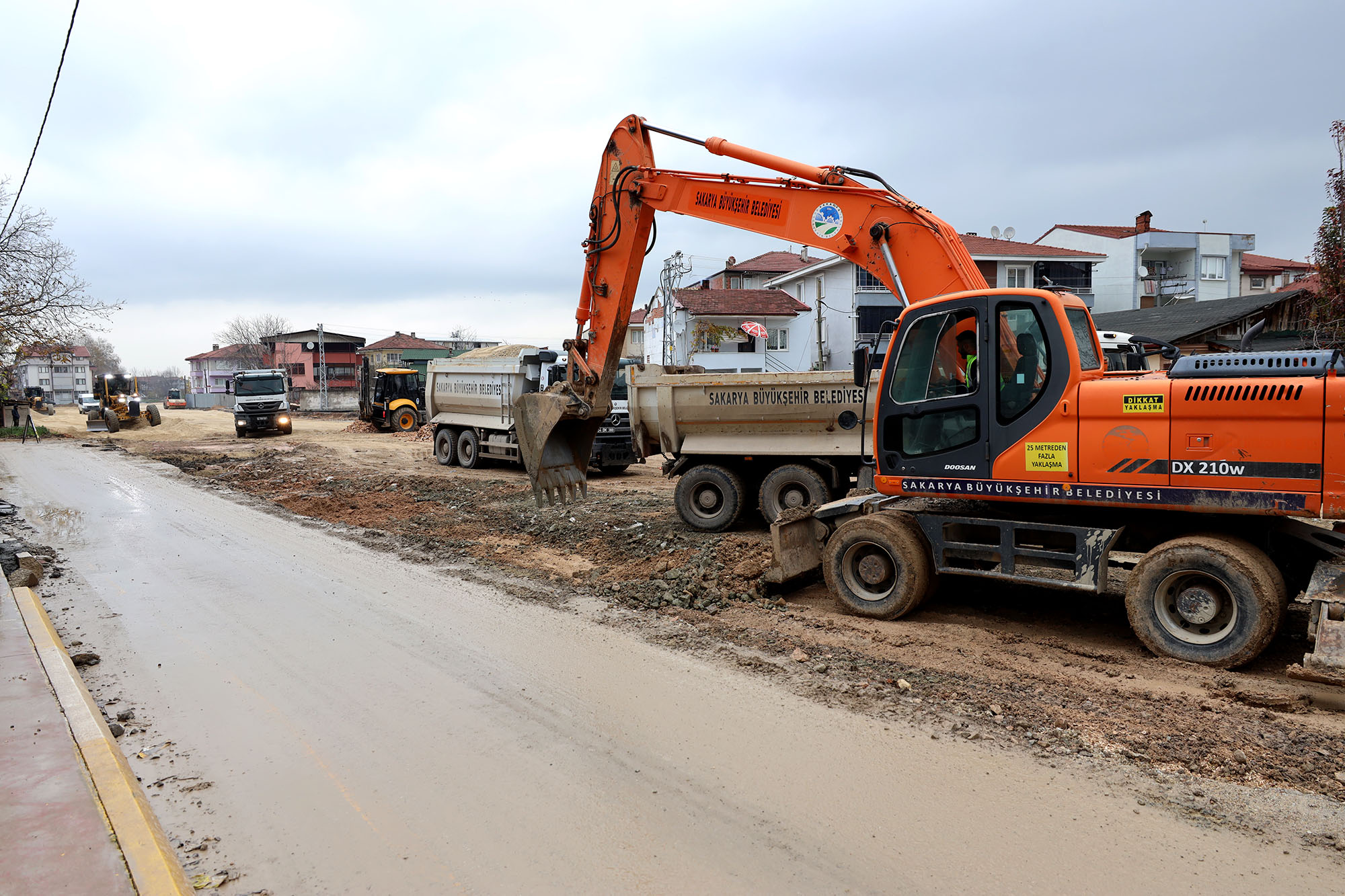 Şehir merkezinin beklediği bağlantı yolunda üstyapı çalışmalarına geçildi
