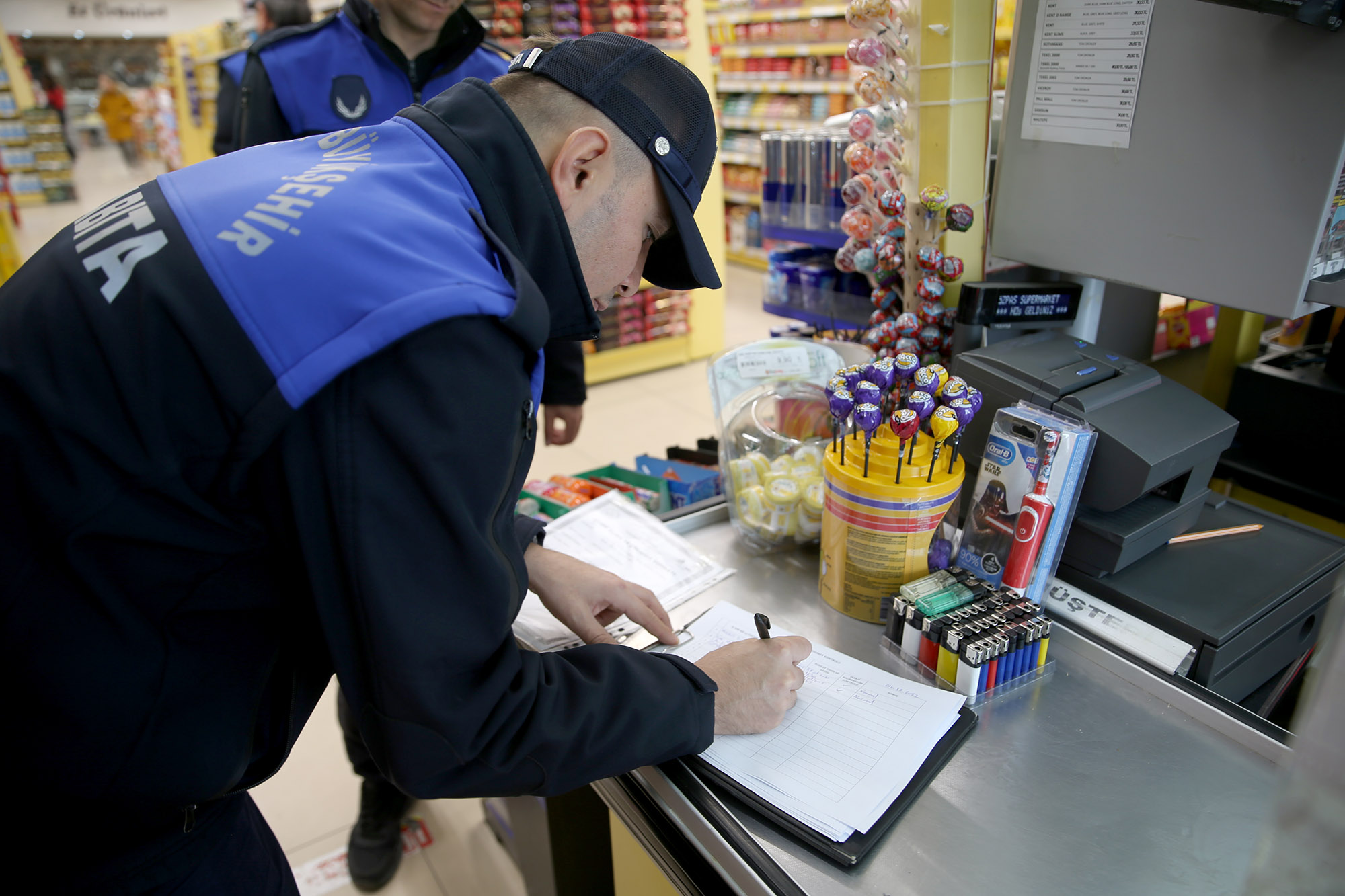 Büyükşehir Zabıtası market denetiminde Mağduriyete imkân tanımıyorlar