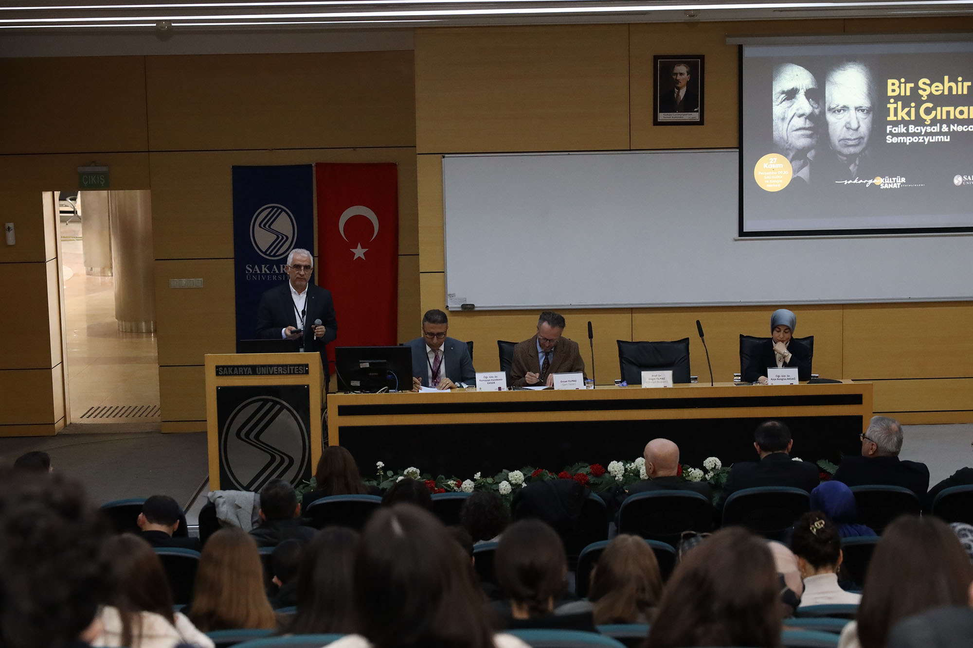 ‘Bir Şehir İki Çınar’ sempozyumunun ilk oturumu Faik Baysal oldu