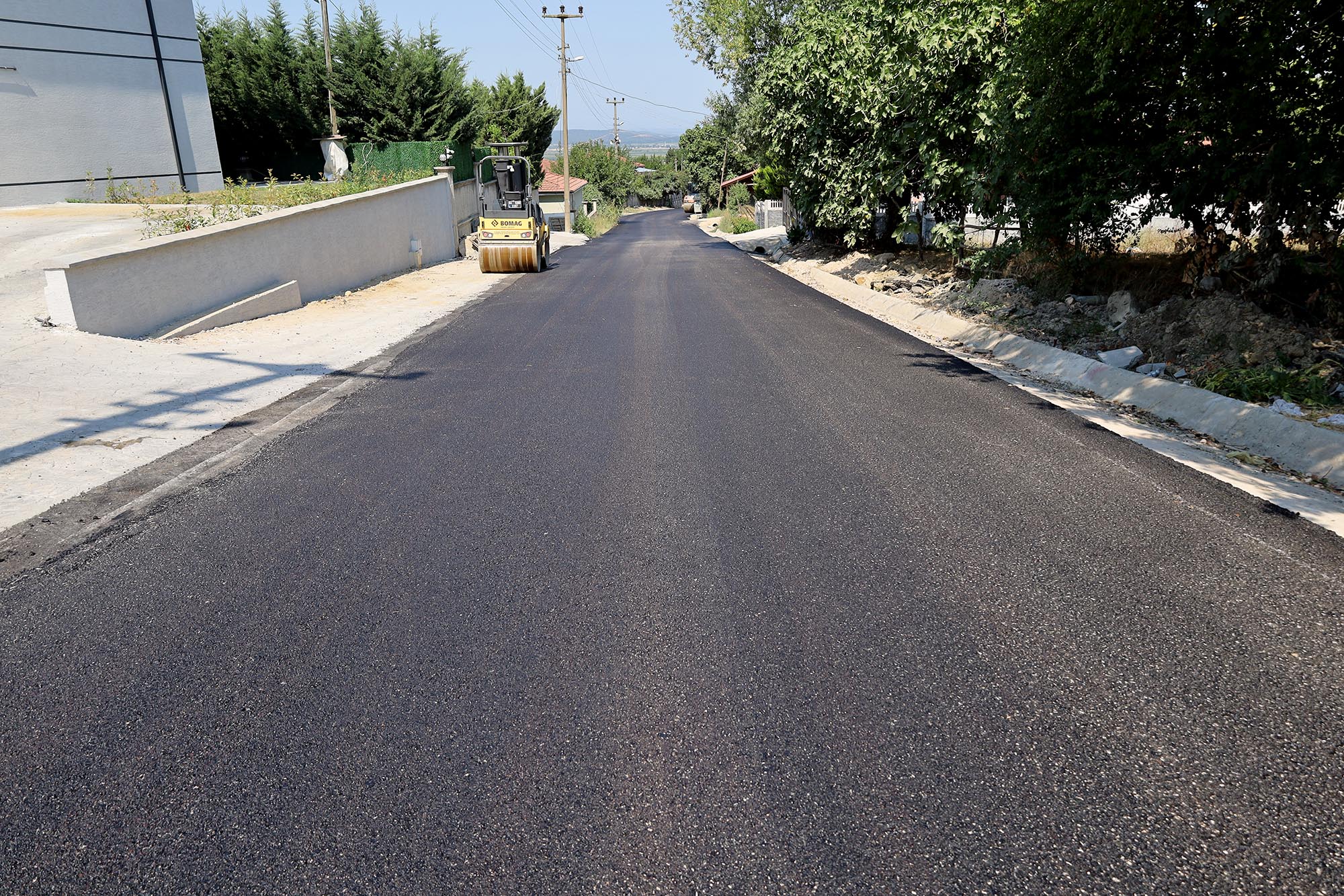Serdivan’ın 3 önemli mahallesine bağlantıyı sağlayan hat sil baştan