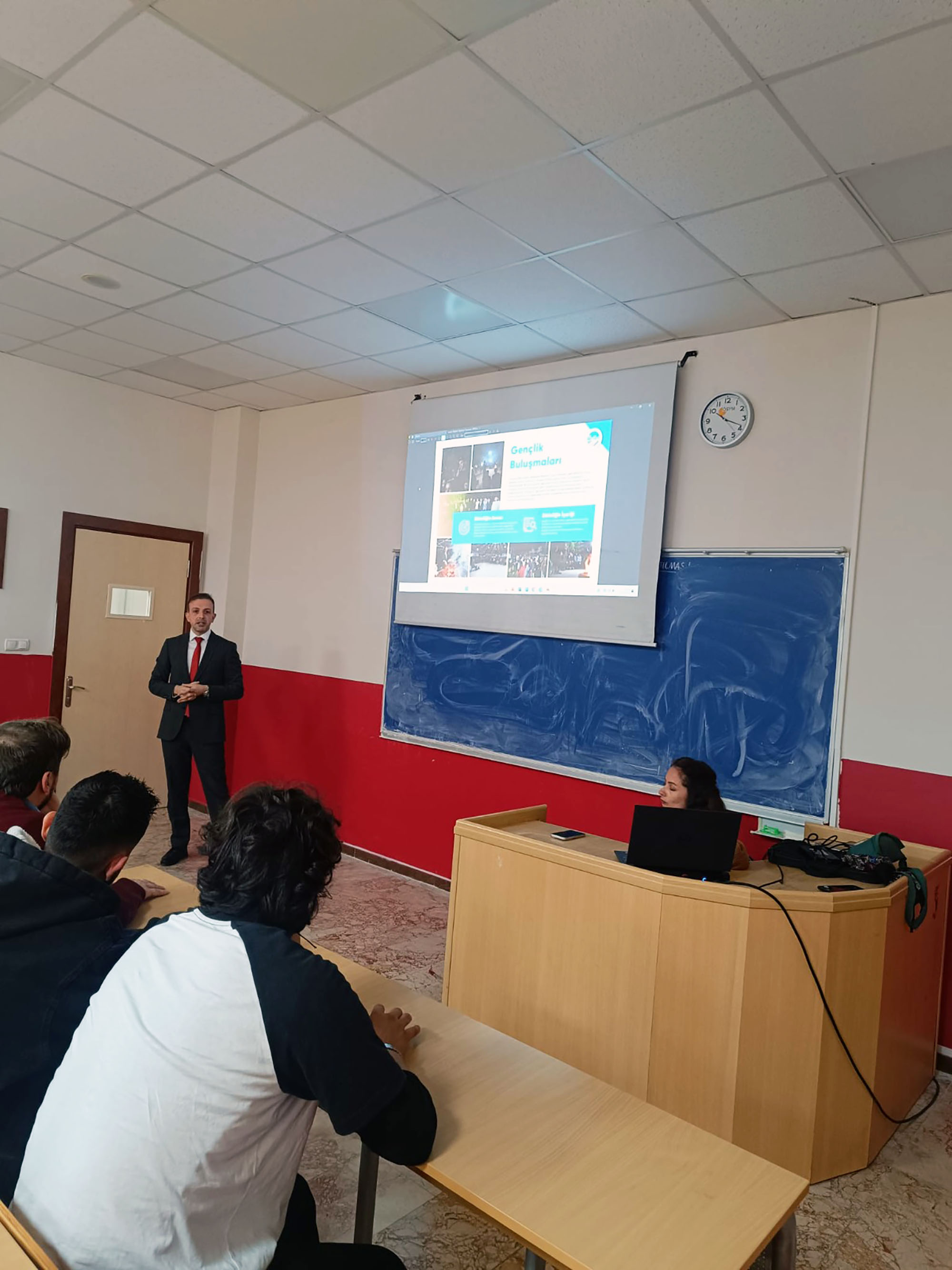 Büyükşehir, tarihi spor yatırımlarını üniversite gençliğiyle paylaştı