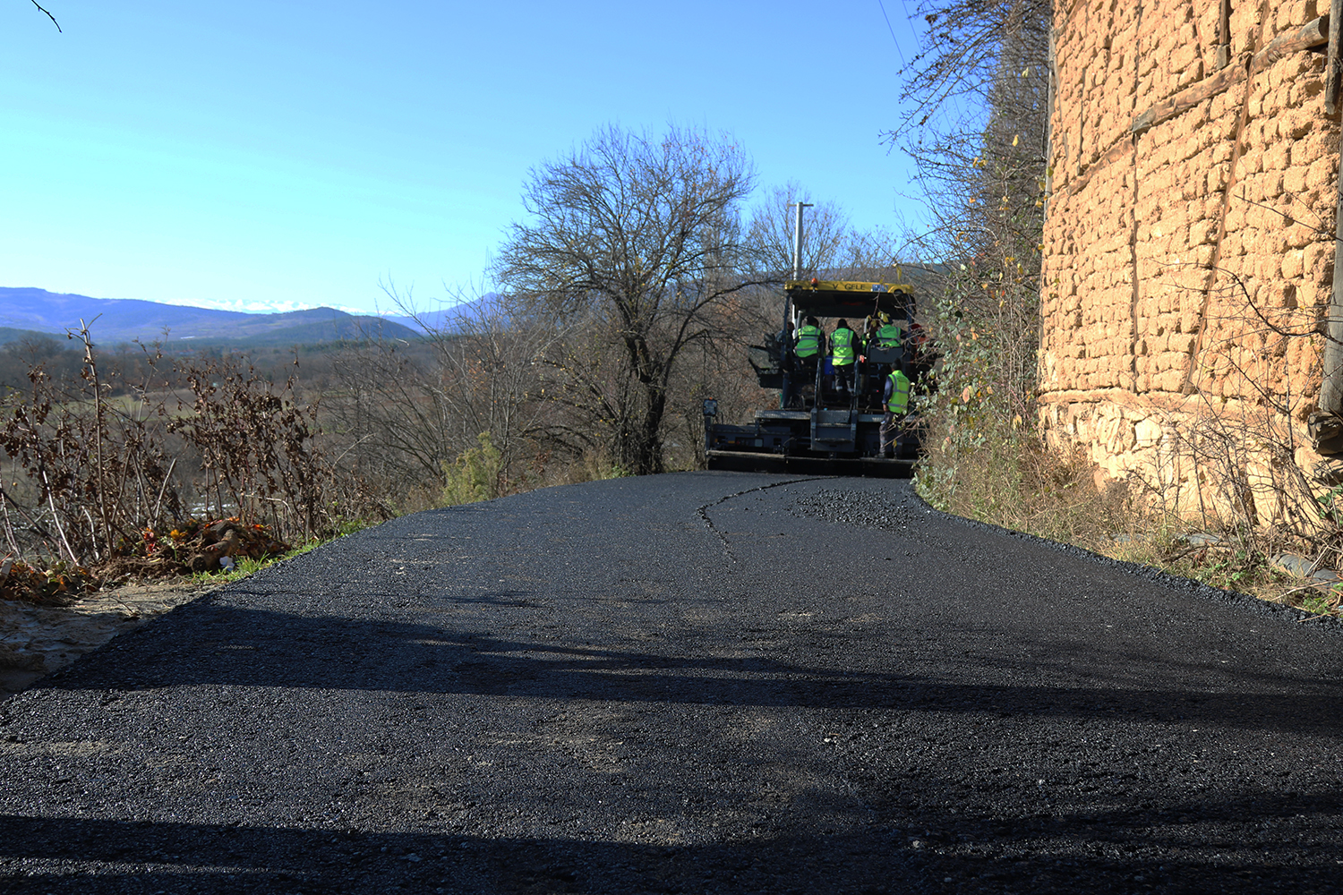 Büyükşehir asfalt ekipleri Pamukova’da