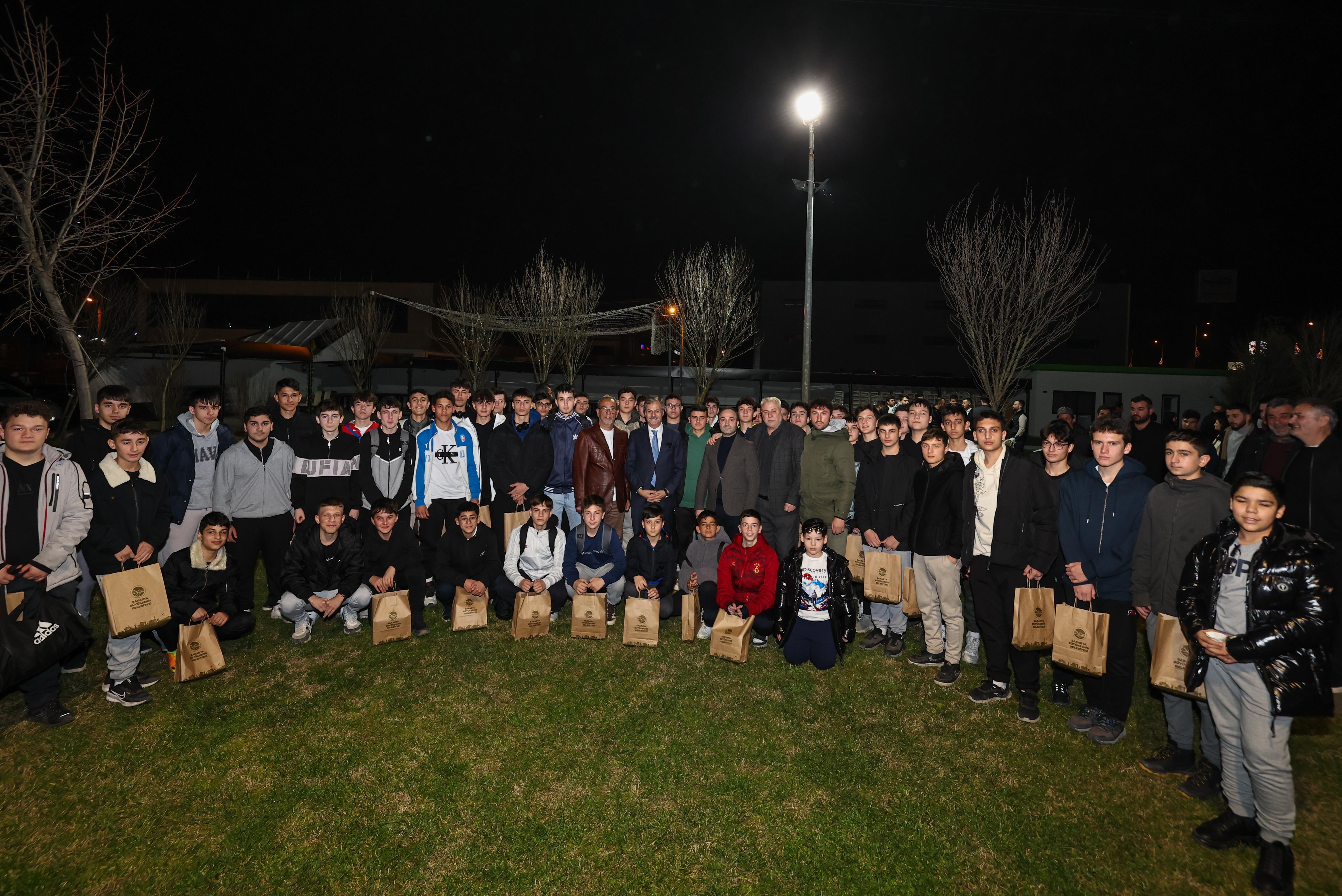 Gençler için Kapalı Spor Salonu, Bilim Merkezi, Kütüphane…
