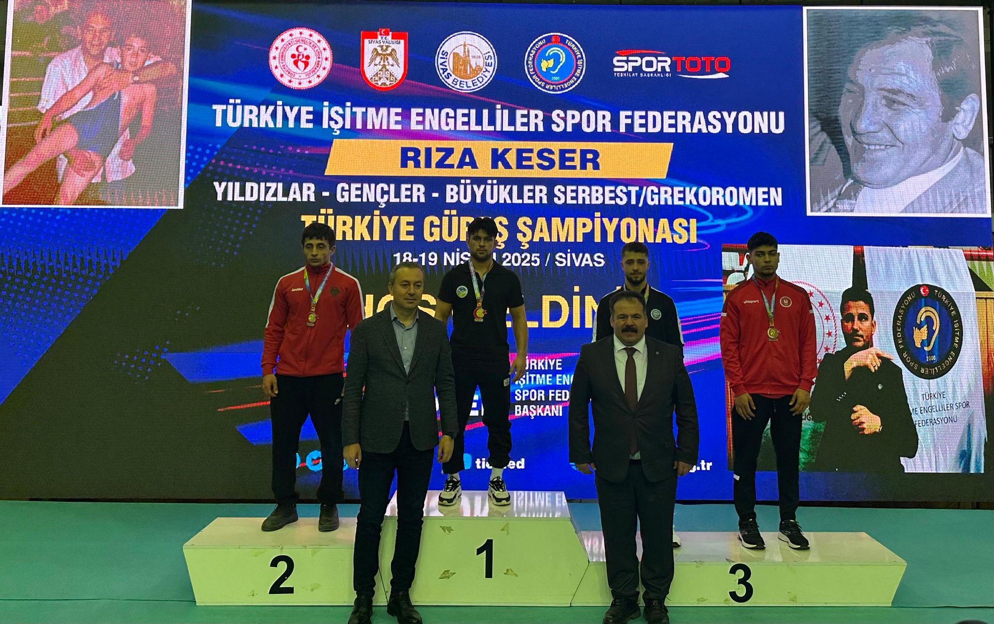 Büyükşehir güreşçileri Sivas’ta şampiyon oldu