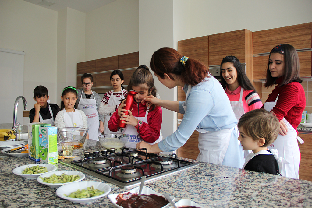 Çocuklar SGM’de ‘Glutensiz Waffle’ yaptılar