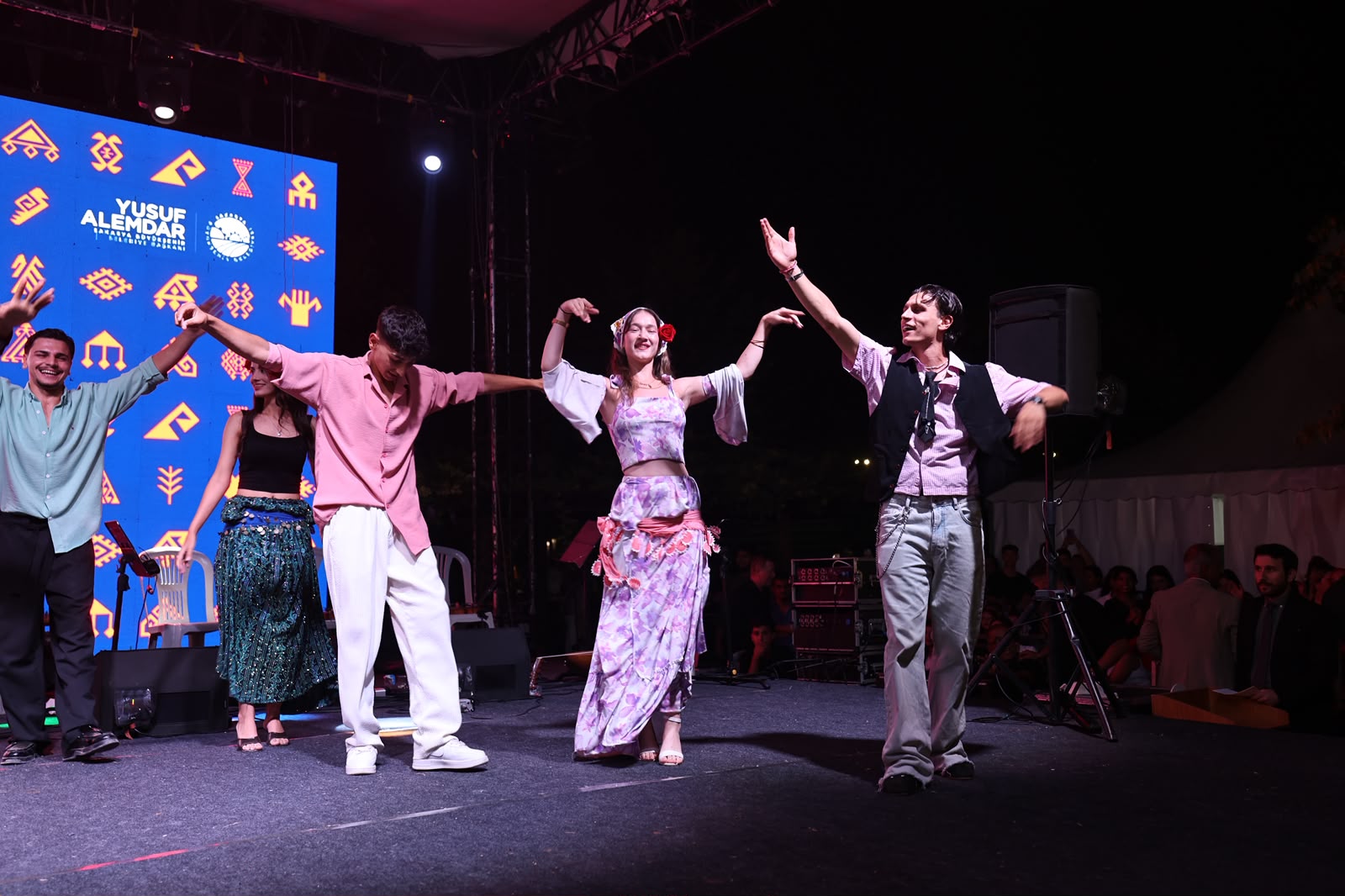 Millet Bahçesi’nde kültürlerin buluştuğu festival renkli finalle tamamlandı