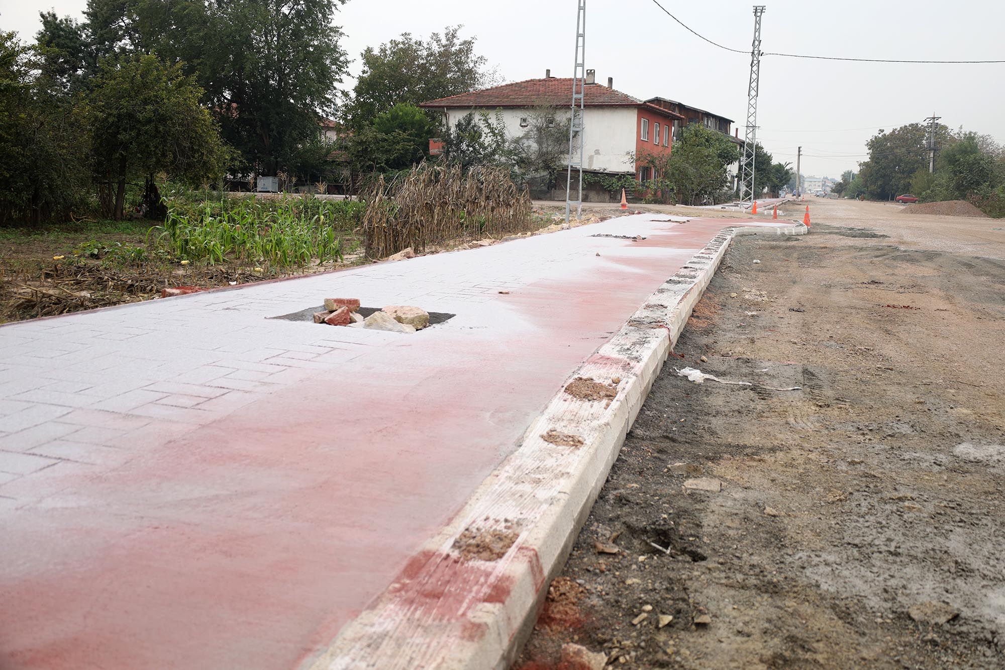 Hanlı-OSB duble yolunda önce kaldırım ve bisiklet yolu, ardından asfalta geçilecek