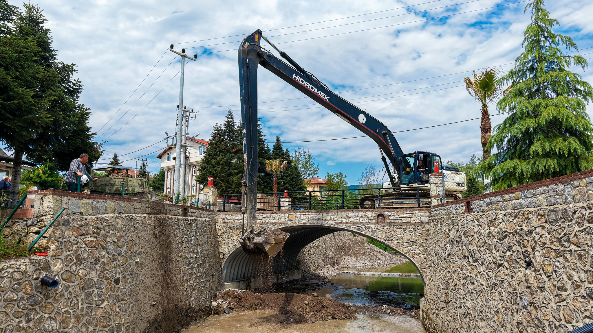 Hendek Kazımiye Mahallesi’nde dere ıslah çalışmaları tamamlandı