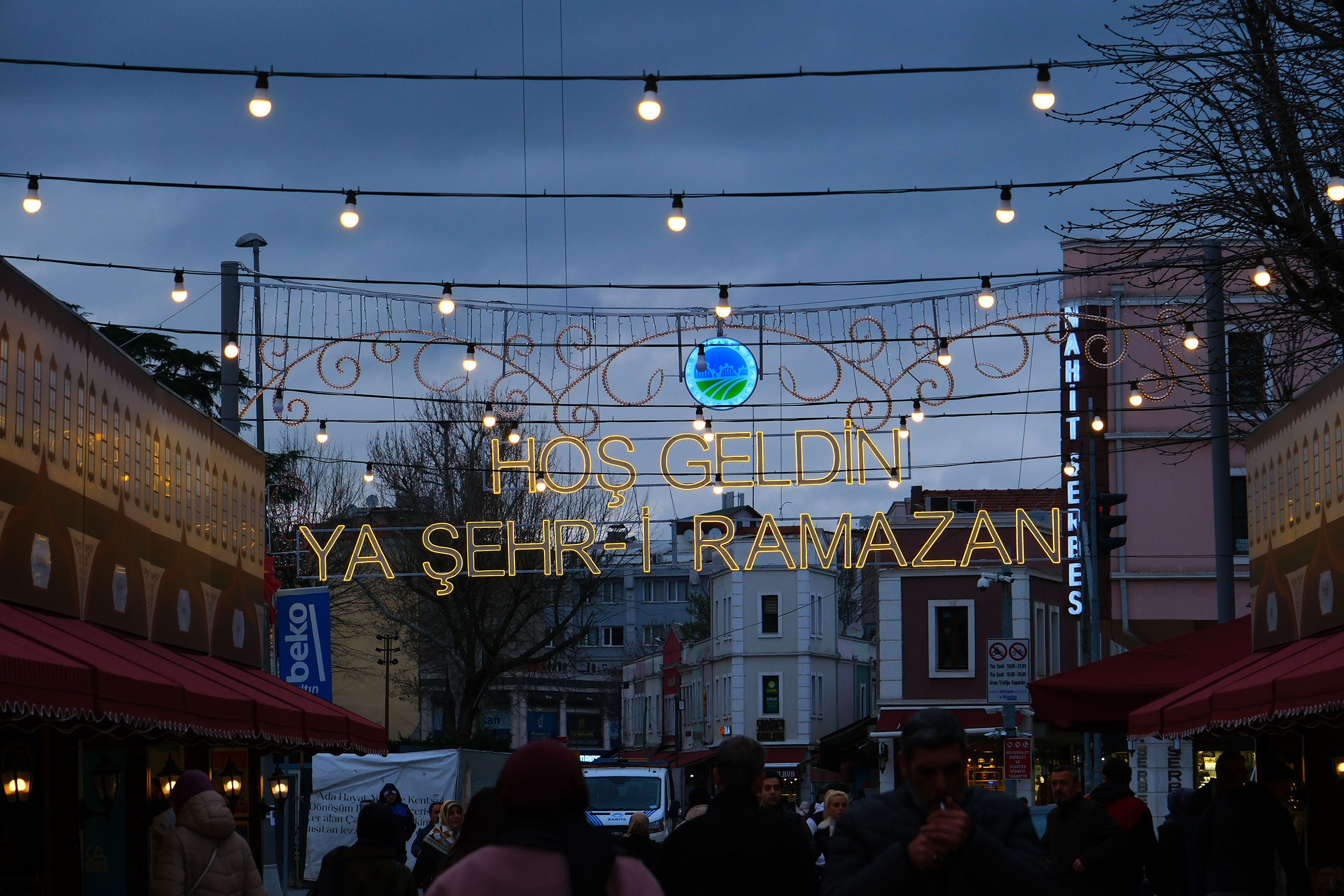 Sakarya’da bir Ramazan klasiği ve Büyükşehir’in geleneği Kitap Sokağı kapılarını açtı