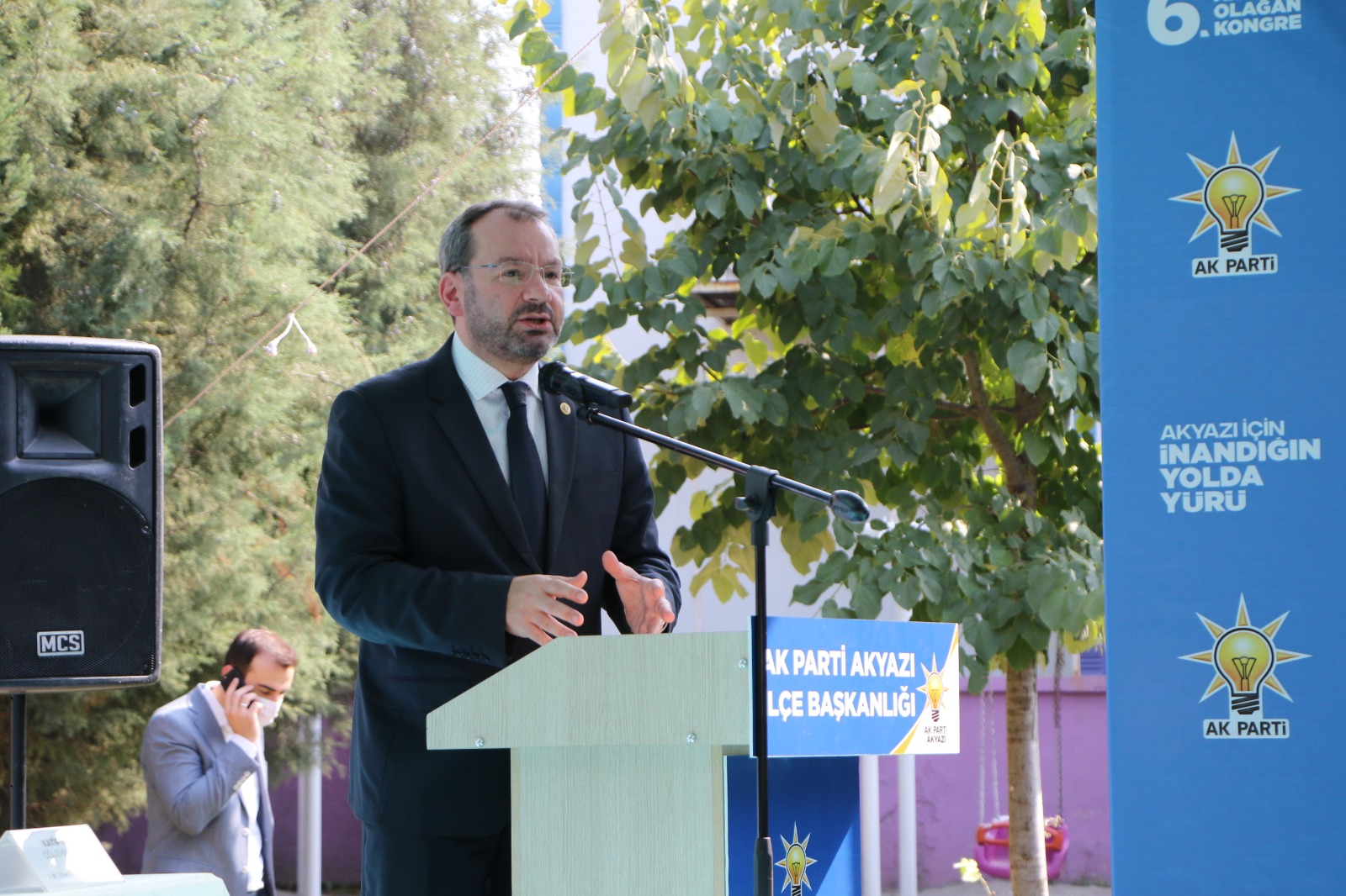 “AK Parti siyasetinin merkezi hizmetlerdir”