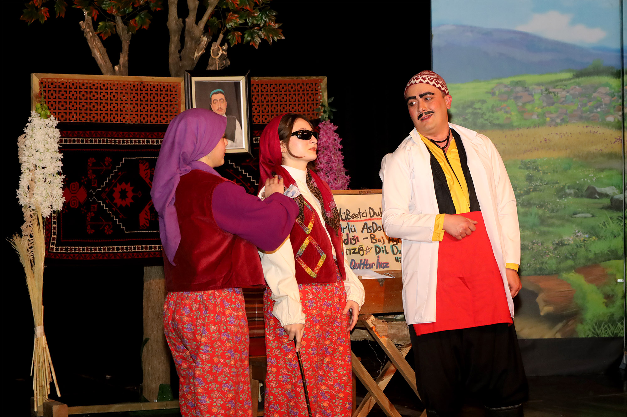 “Zoraki Takip” AKM’de kahkahalarla geçti