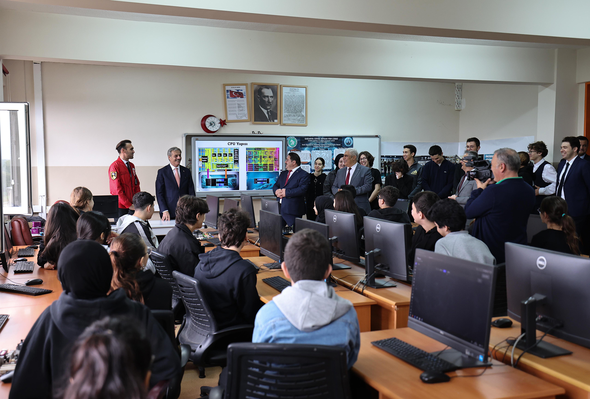 Sakarya gençliğine hizmet edecek eserleri bir bir hayata geçiriyoruz