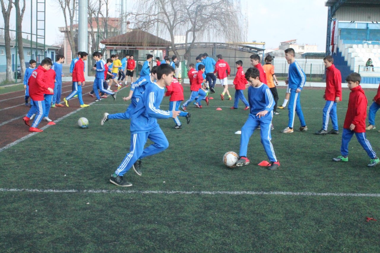 Büyükşehir Futbol Okulu’na yoğun ilgi