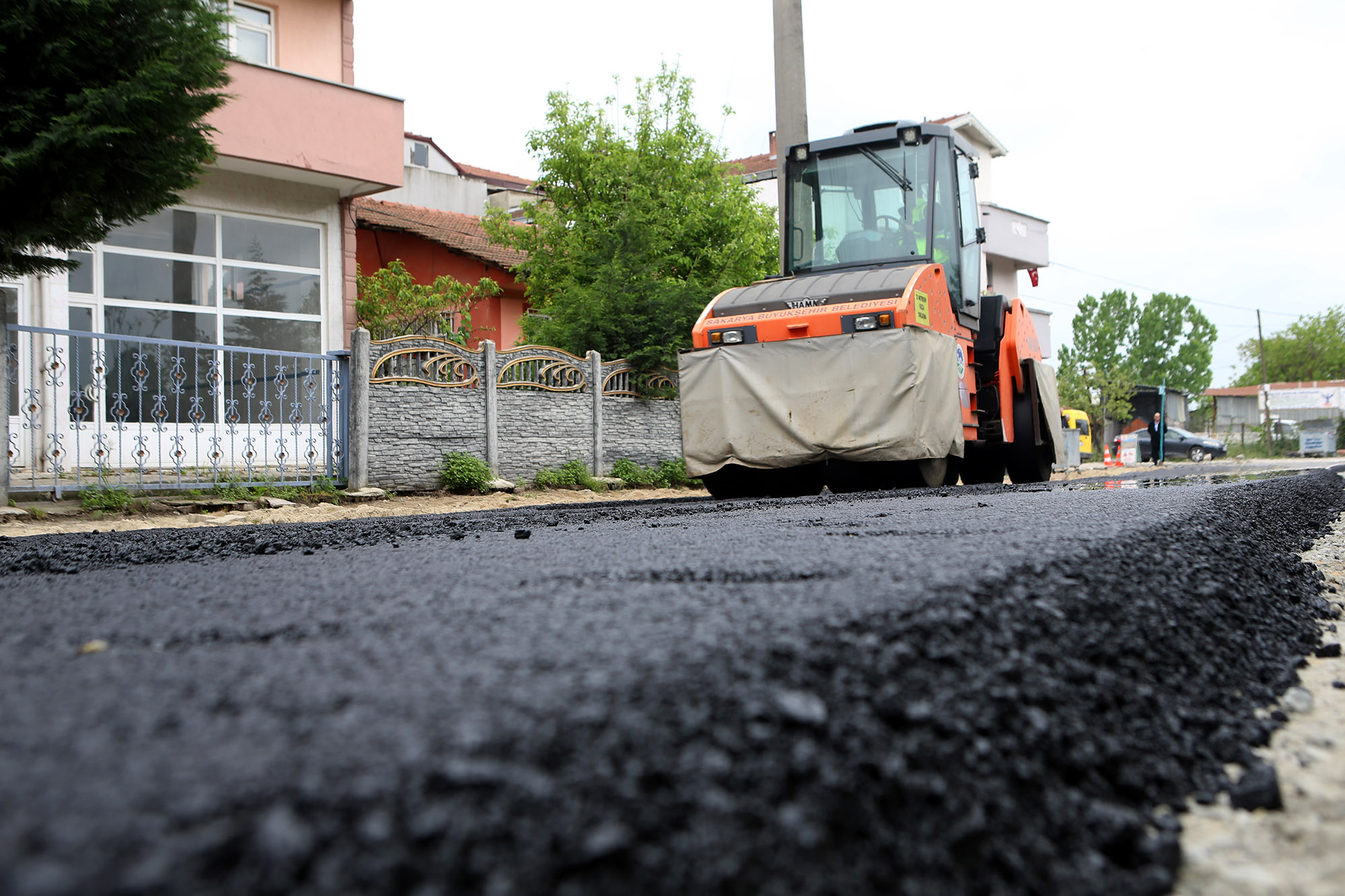 Büyükşehir hastaneye giden tüm güzergahlara dokundu